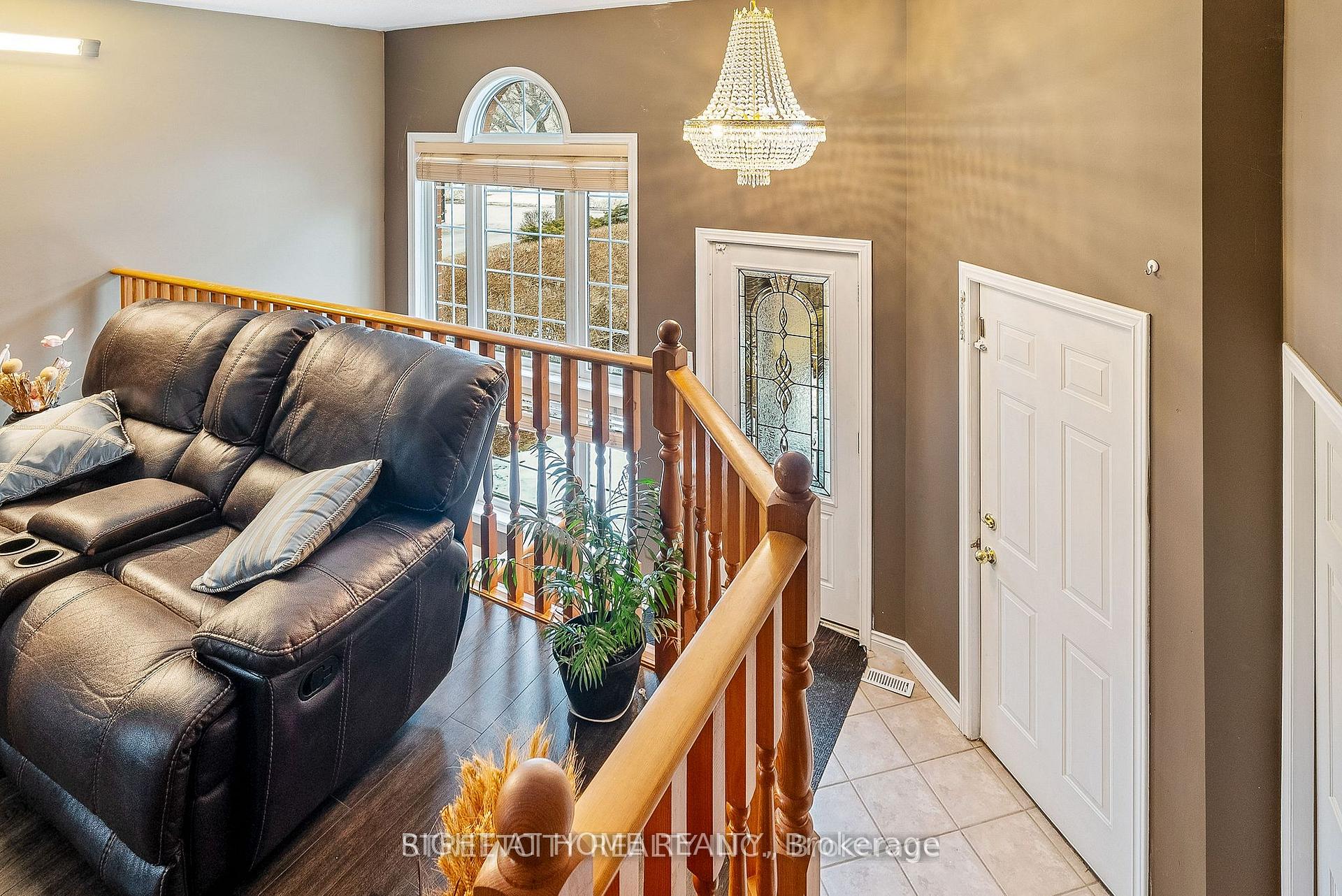 Photo 5 of 126 Meadowridge Road, London, North M — HOMEH