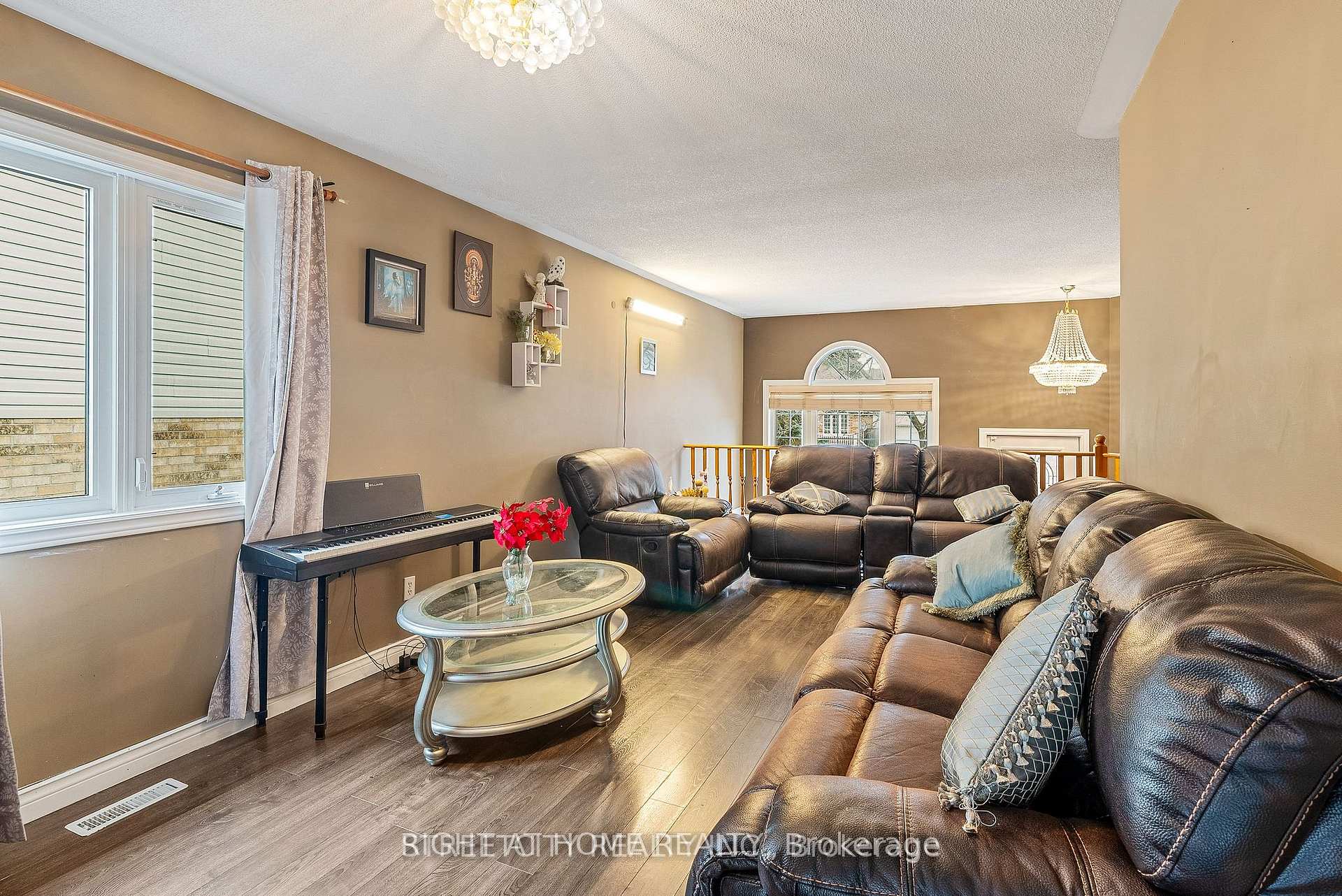 Photo 8 of 126 Meadowridge Road, London, North M — HOMEH