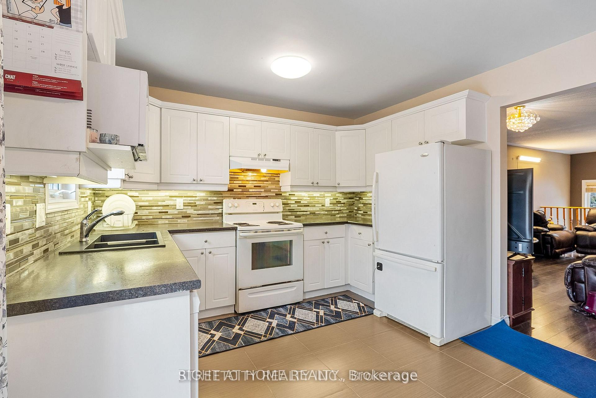 Photo 10 of 126 Meadowridge Road, London, North M — HOMEH