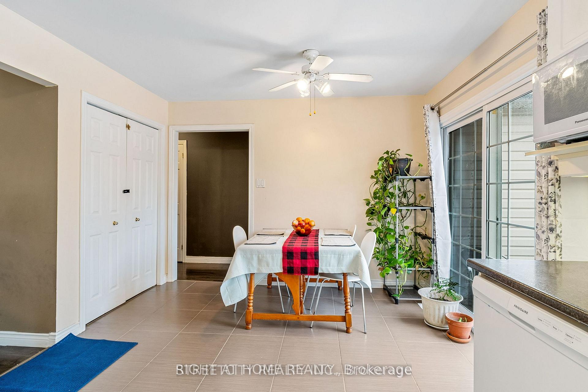 Photo 11 of 126 Meadowridge Road, London, North M — HOMEH