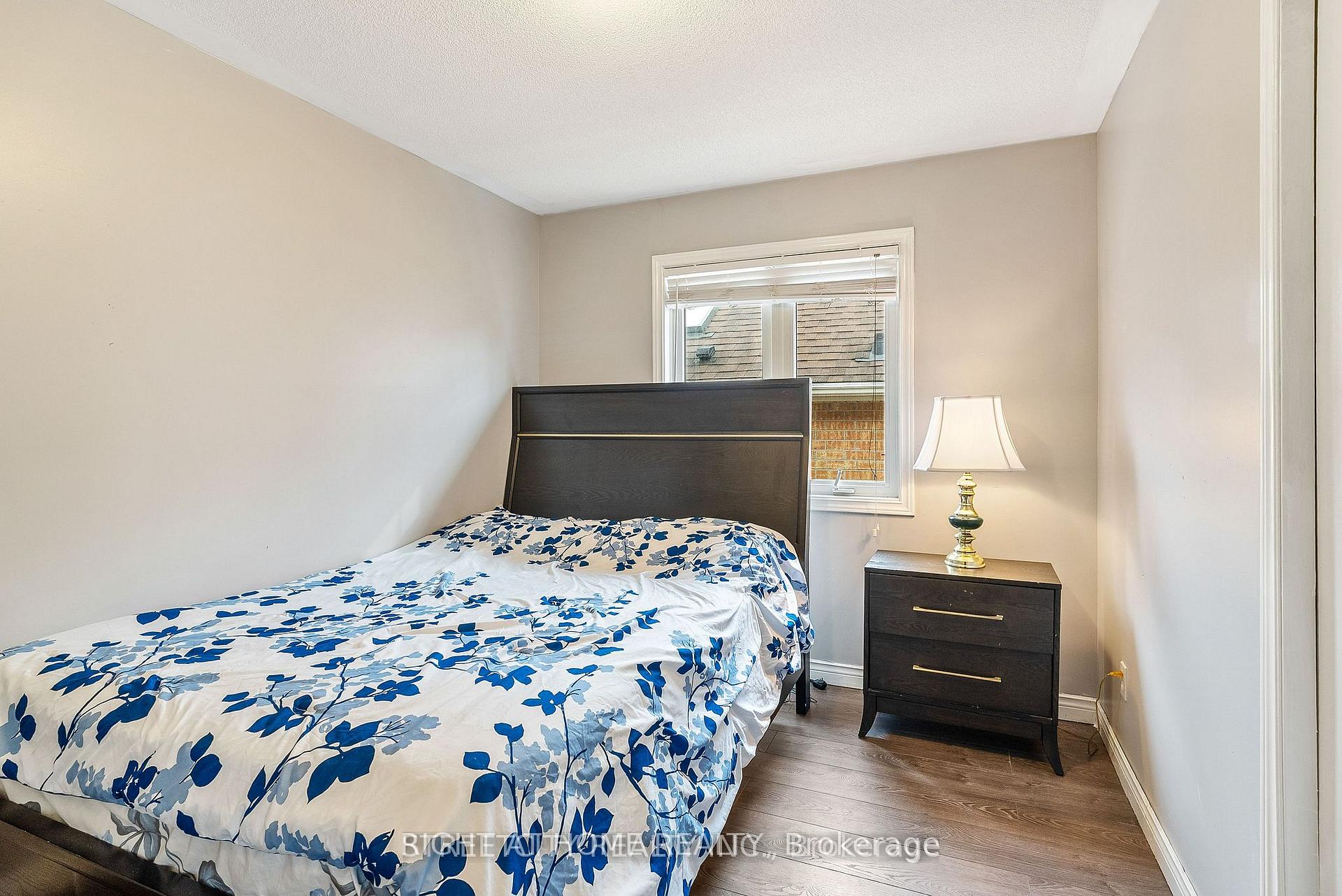 Photo 17 of 126 Meadowridge Road, London, North M — HOMEH