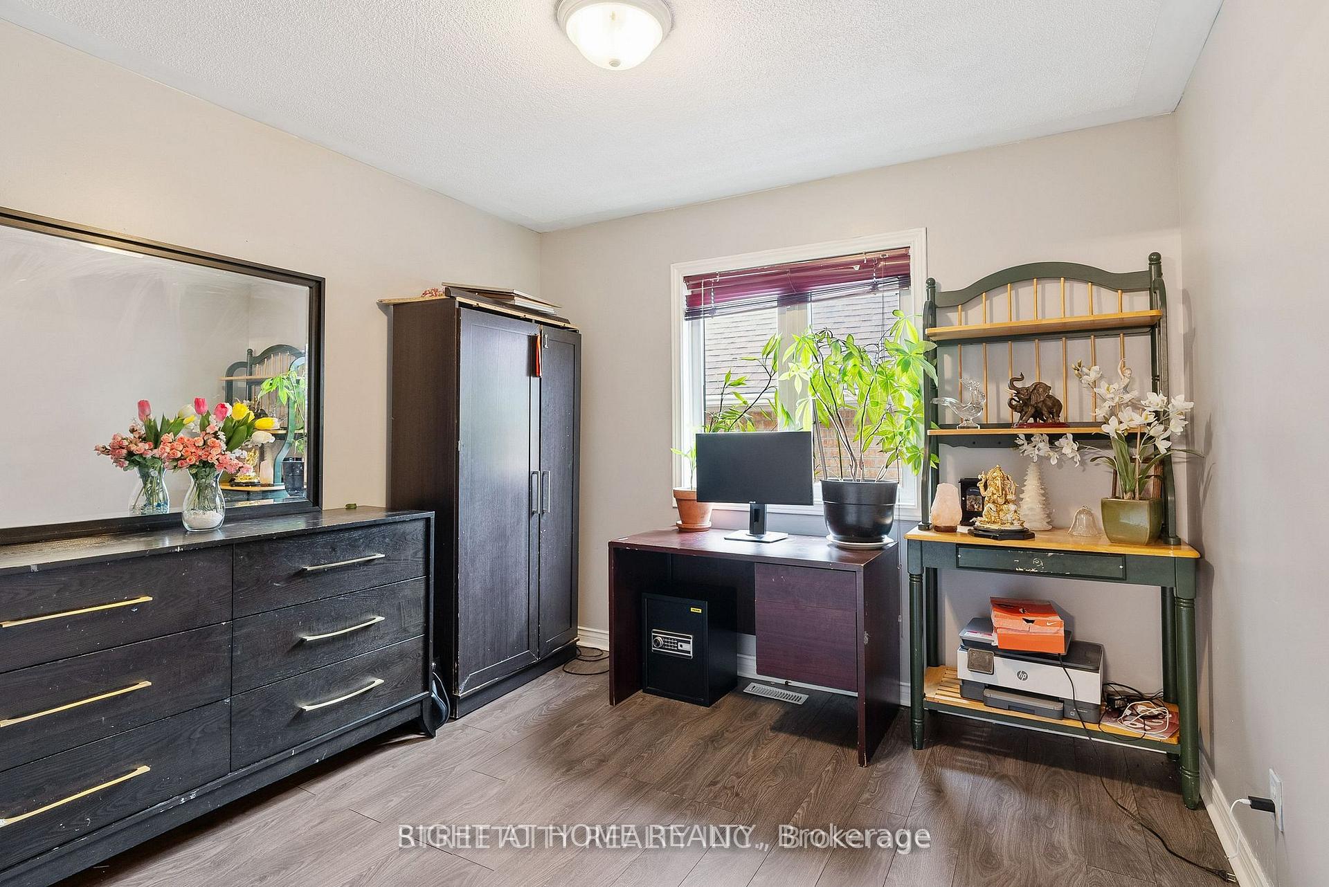 Photo 19 of 126 Meadowridge Road, London, North M — HOMEH