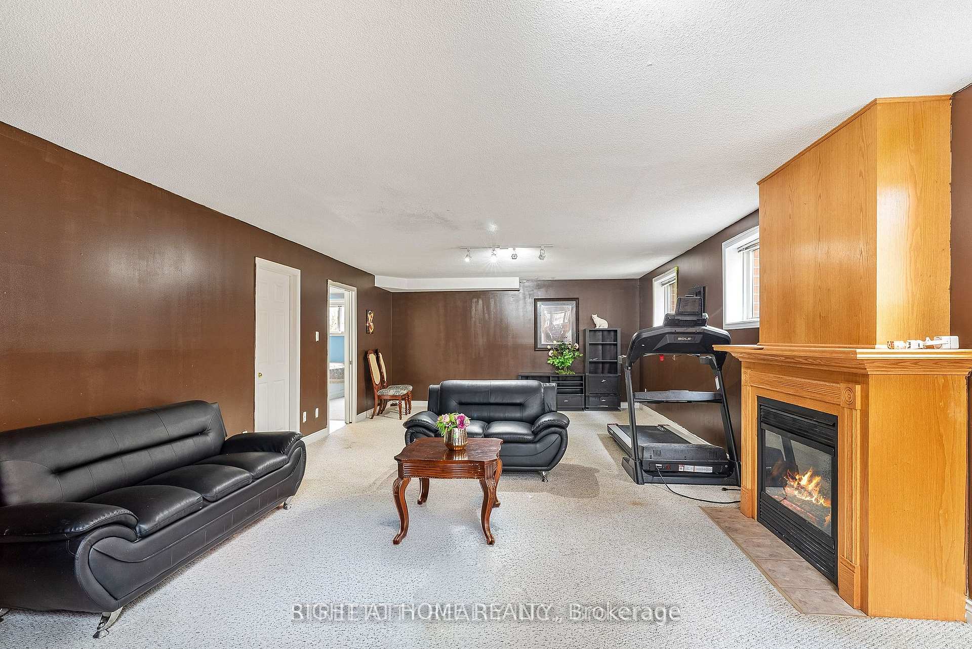 Photo 21 of 126 Meadowridge Road, London, North M — HOMEH