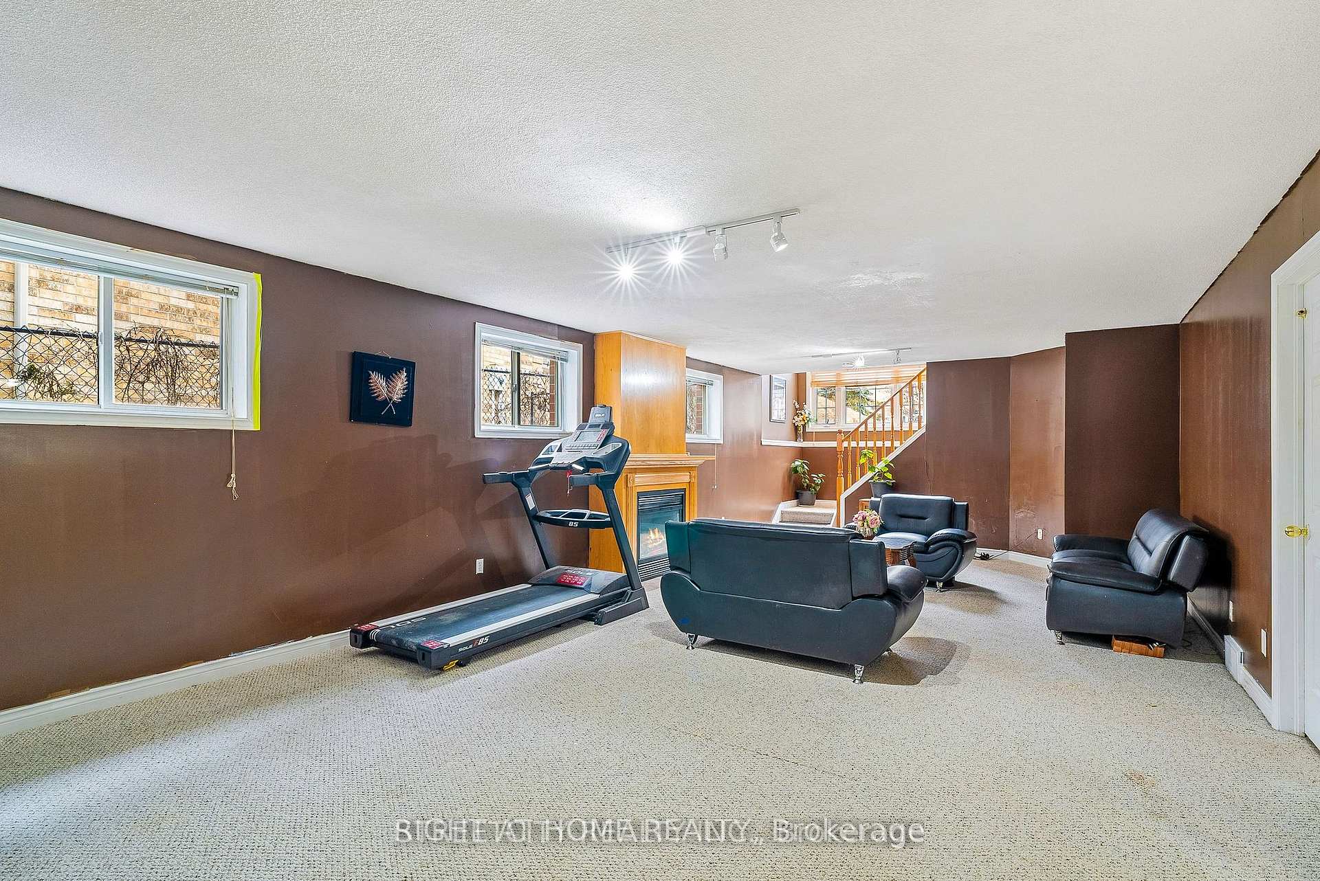 Photo 22 of 126 Meadowridge Road, London, North M — HOMEH