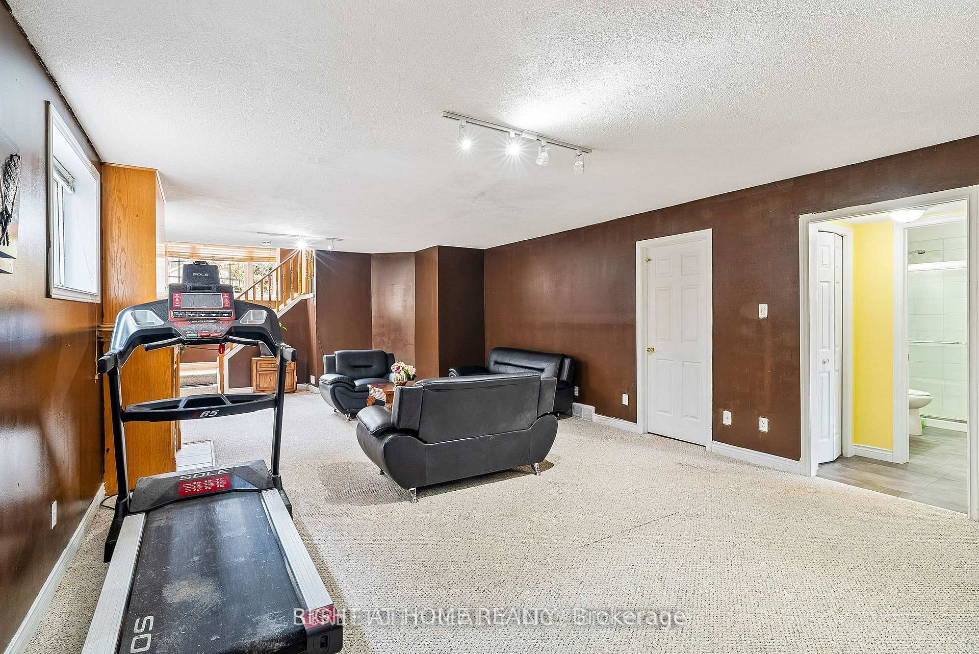 Photo 23 of 126 Meadowridge Road, London, North M — HOMEH