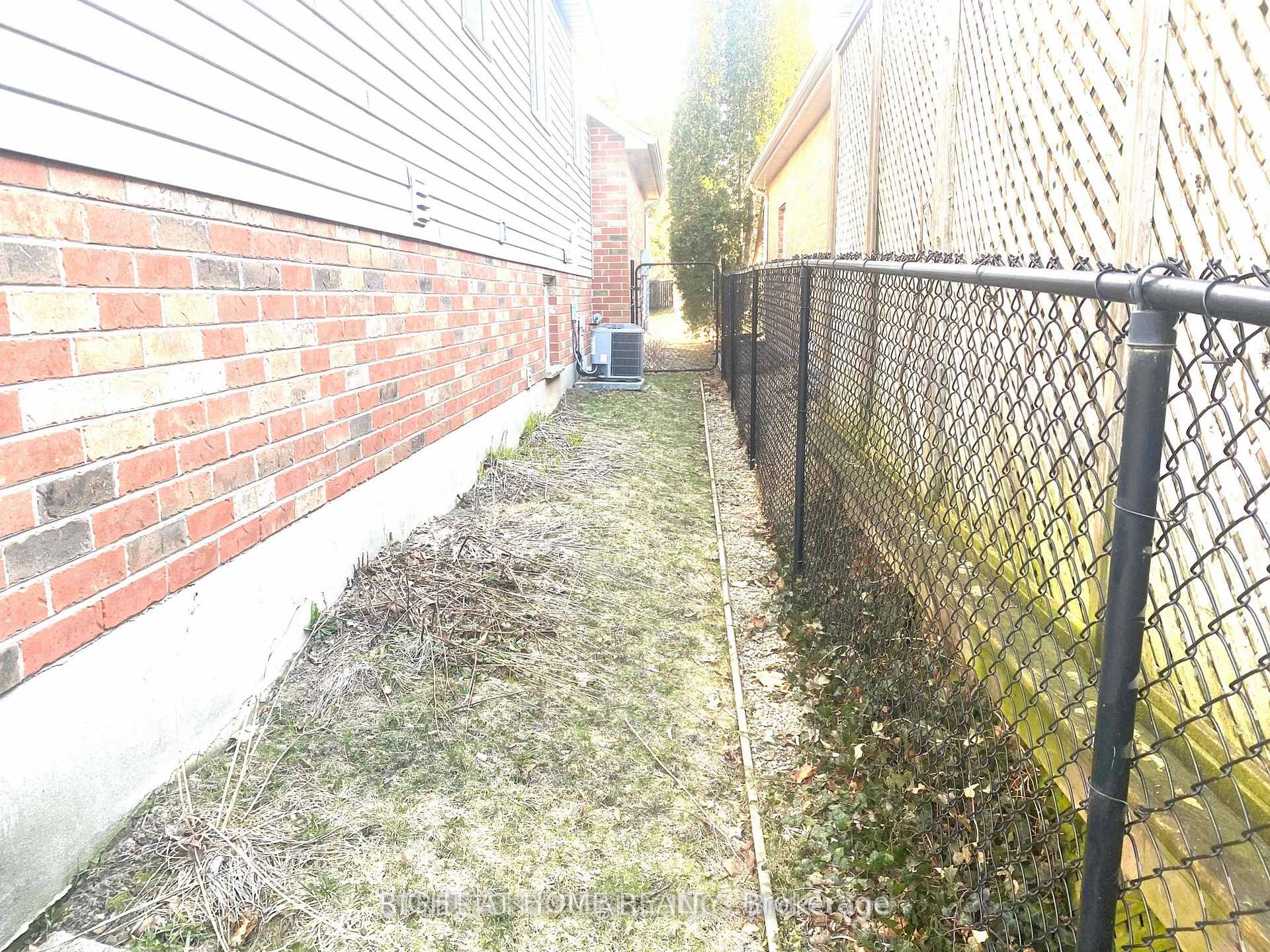 Photo 32 of 126 Meadowridge Road, London, North M — HOMEH