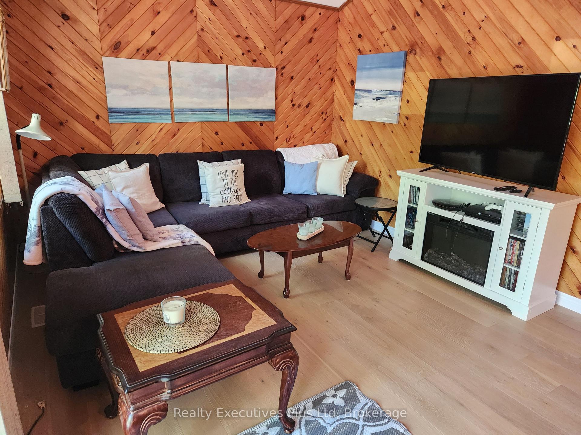 Photo 6 of 2 Zelia Court, Tiny, Rural Tiny — HOMEH