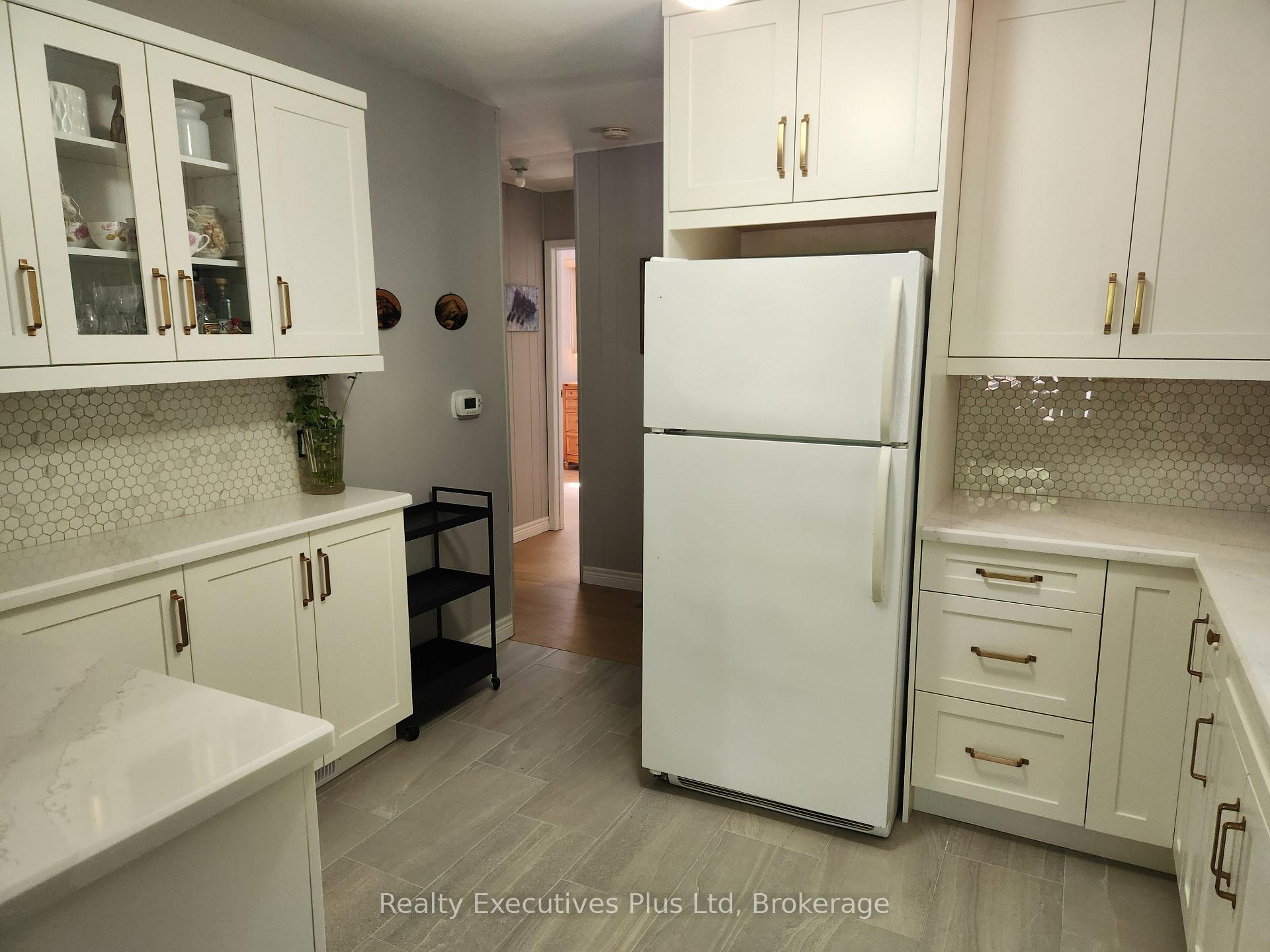 Photo 8 of 2 Zelia Court, Tiny, Rural Tiny — HOMEH
