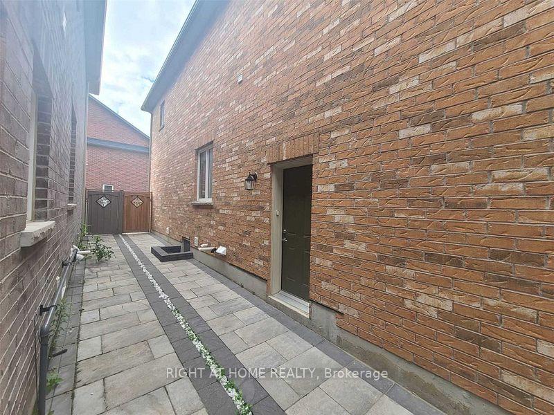 Photo 2 of Unit 2, 84 Rising Hill Ridge, Brampton, Bram West — HOMEH