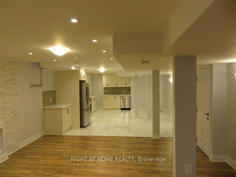 Photo 5 of Unit 2, 84 Rising Hill Ridge, Brampton, Bram West — HOMEH