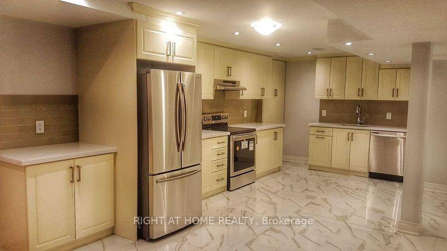 Photo 6 of Unit 2, 84 Rising Hill Ridge, Brampton, Bram West — HOMEH