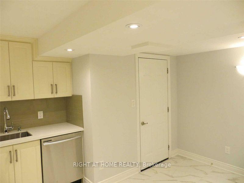 Photo 9 of Unit 2, 84 Rising Hill Ridge, Brampton, Bram West — HOMEH