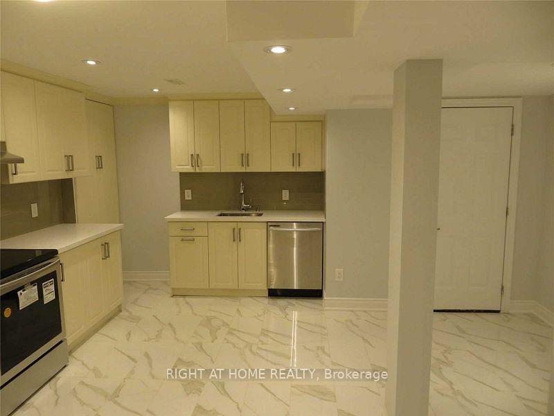 Photo 10 of Unit 2, 84 Rising Hill Ridge, Brampton, Bram West — HOMEH