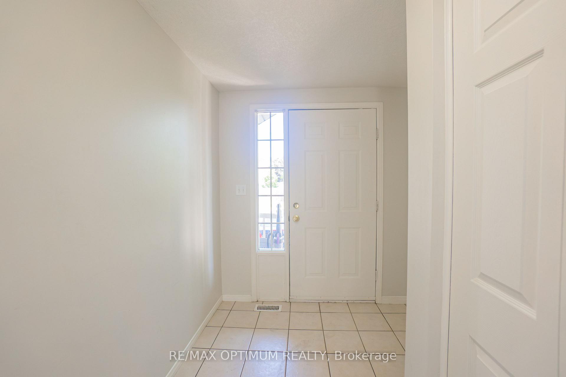 Photo 3 of 139 Activa Avenue, Kitchener, Larentian West — HOMEH