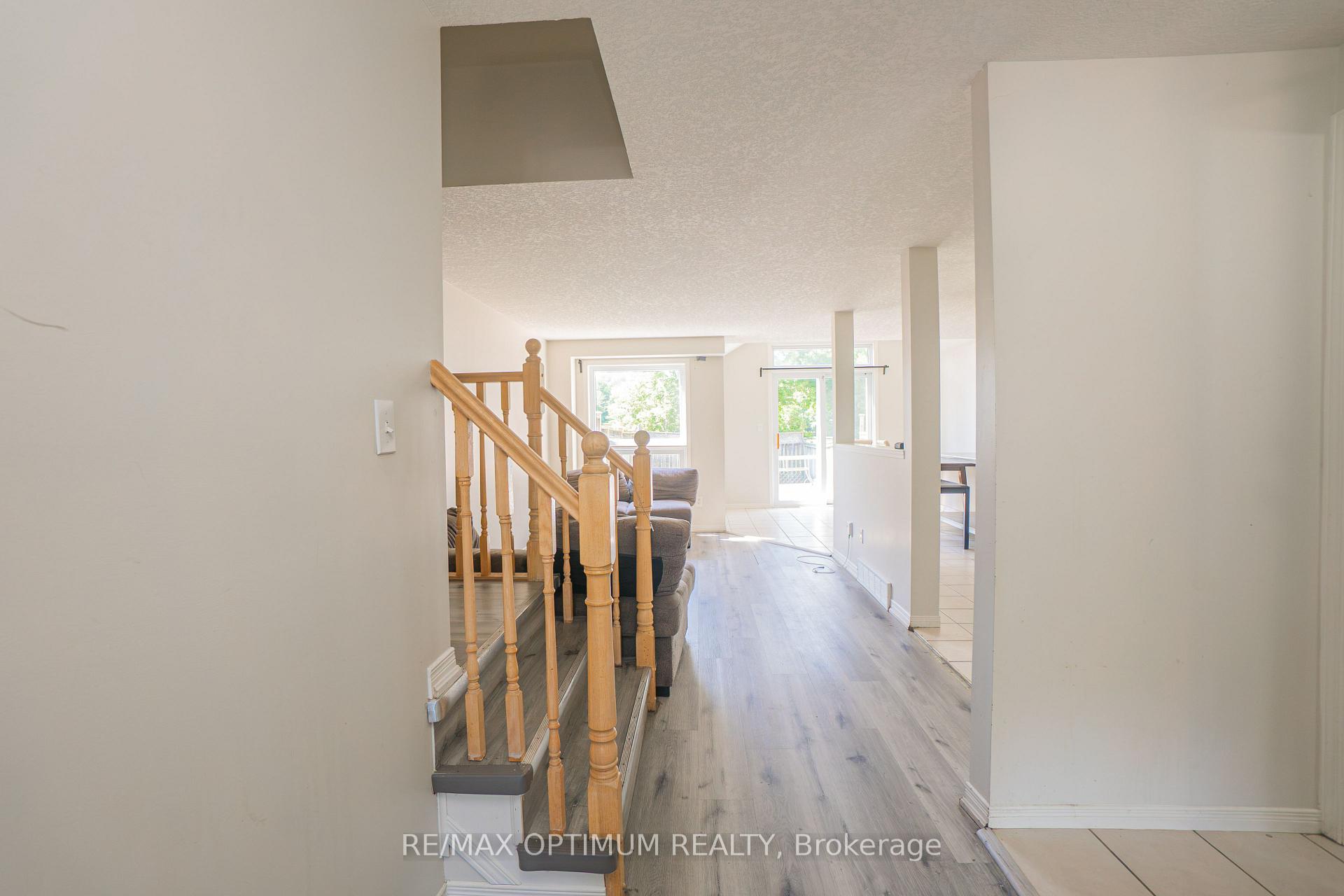 Photo 4 of 139 Activa Avenue, Kitchener, Larentian West — HOMEH