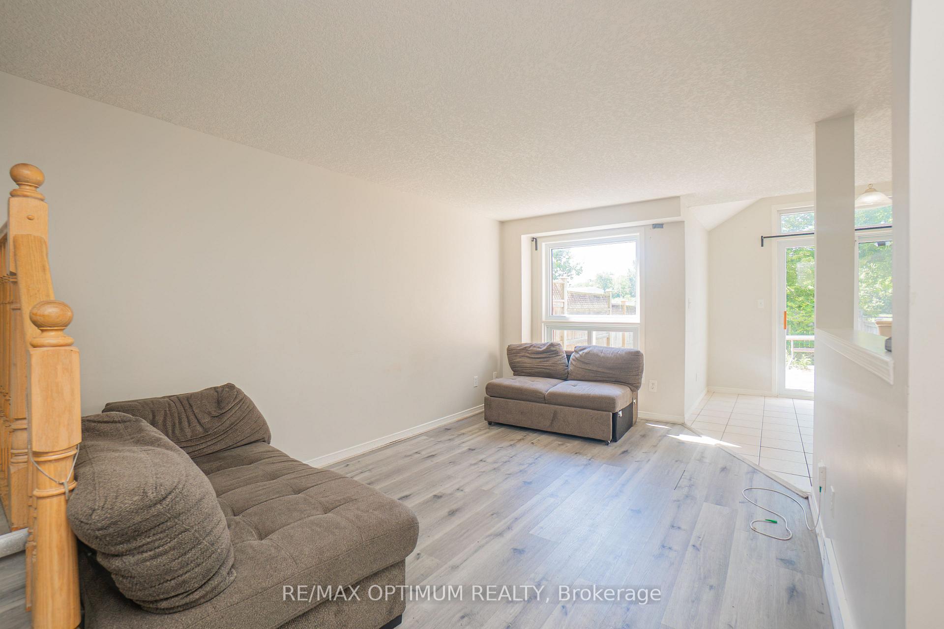 Photo 5 of 139 Activa Avenue, Kitchener, Larentian West — HOMEH