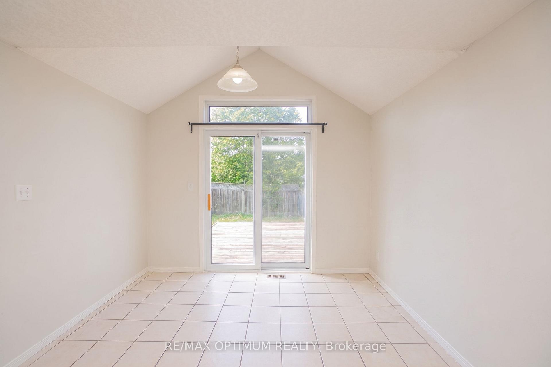 Photo 10 of 139 Activa Avenue, Kitchener, Larentian West — HOMEH