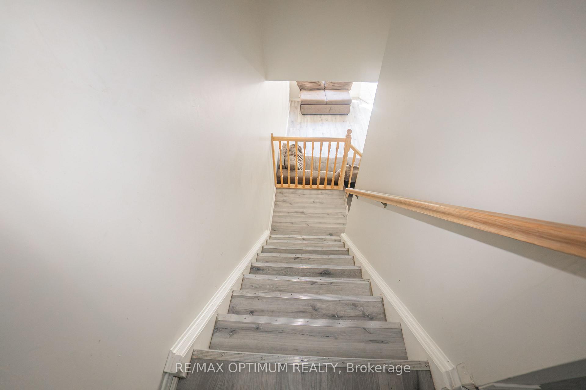Photo 13 of 139 Activa Avenue, Kitchener, Larentian West — HOMEH