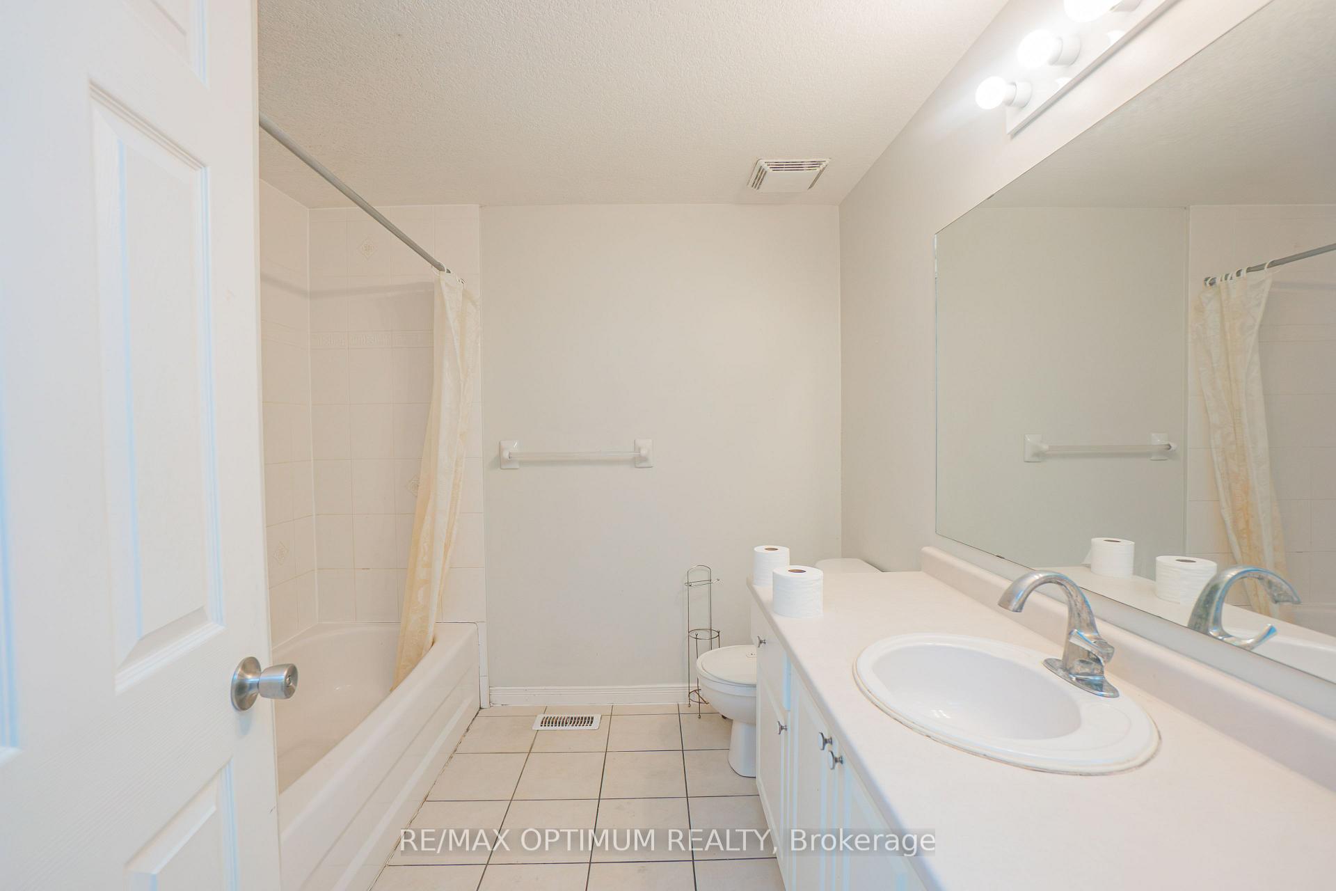 Photo 16 of 139 Activa Avenue, Kitchener, Larentian West — HOMEH