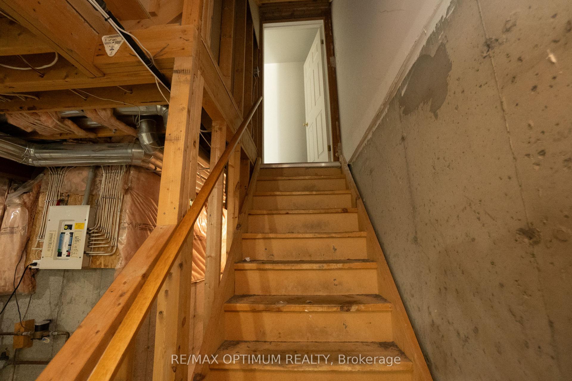 Photo 21 of 139 Activa Avenue, Kitchener, Larentian West — HOMEH