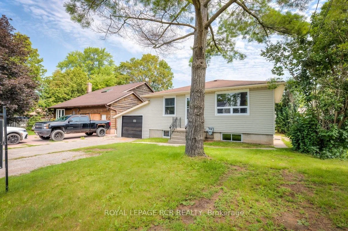Photo 2 of 11 Jacksons Point Avenue, Georgina, Sutton & Jackson's Point — HOMEH