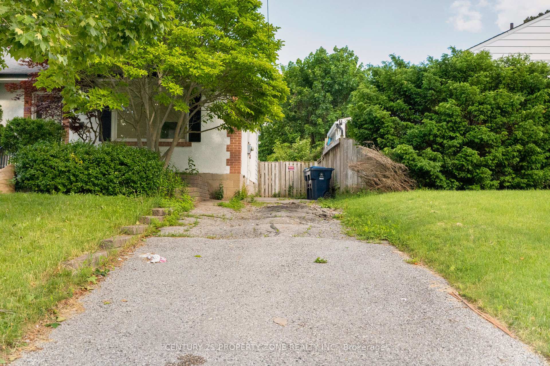 Photo 3 of 37 Adanac Drive, Scarborough, Cliffcrest — HOMEH