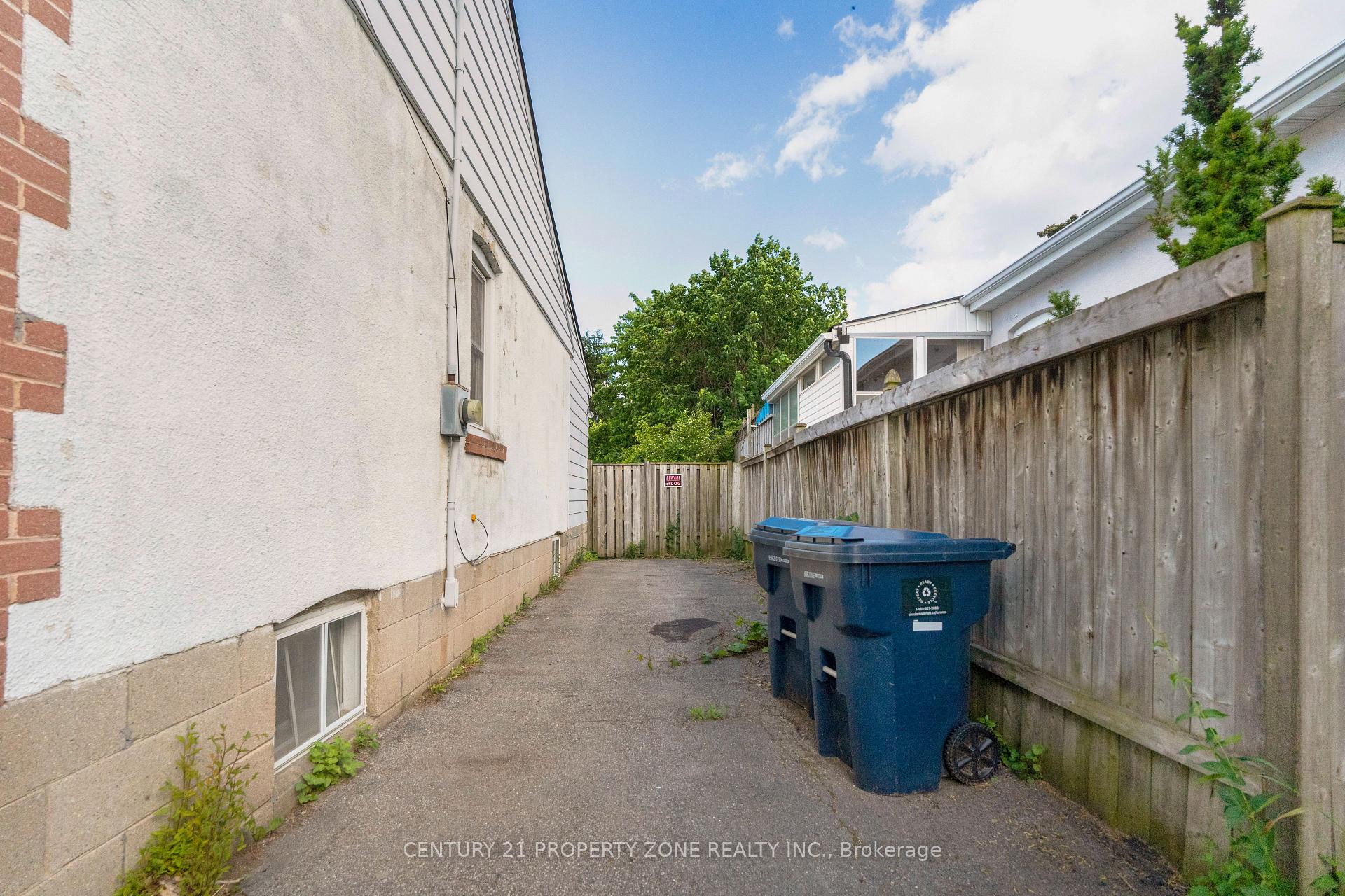 Photo 22 of 37 Adanac Drive, Scarborough, Cliffcrest — HOMEH