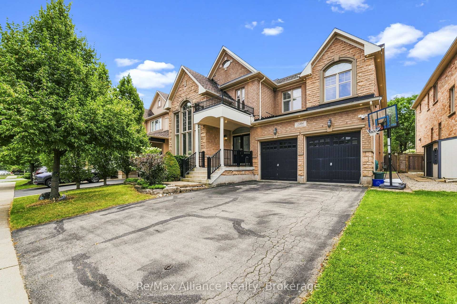 Photo 2 of 2404 Rideau Drive, Oakville, Joshua Creek — HOMEH