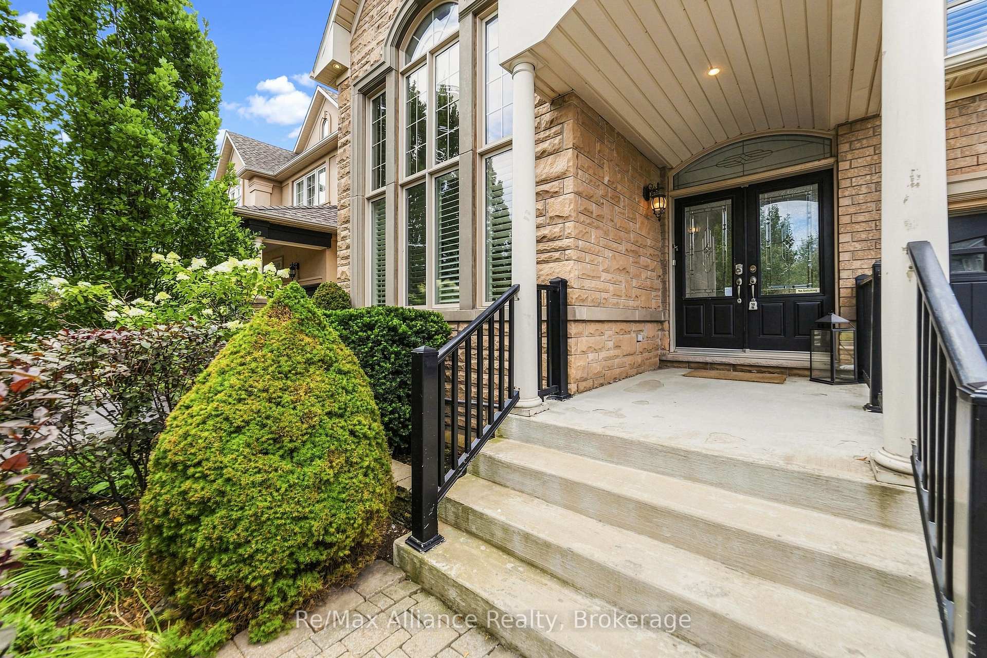 Photo 3 of 2404 Rideau Drive, Oakville, Joshua Creek — HOMEH