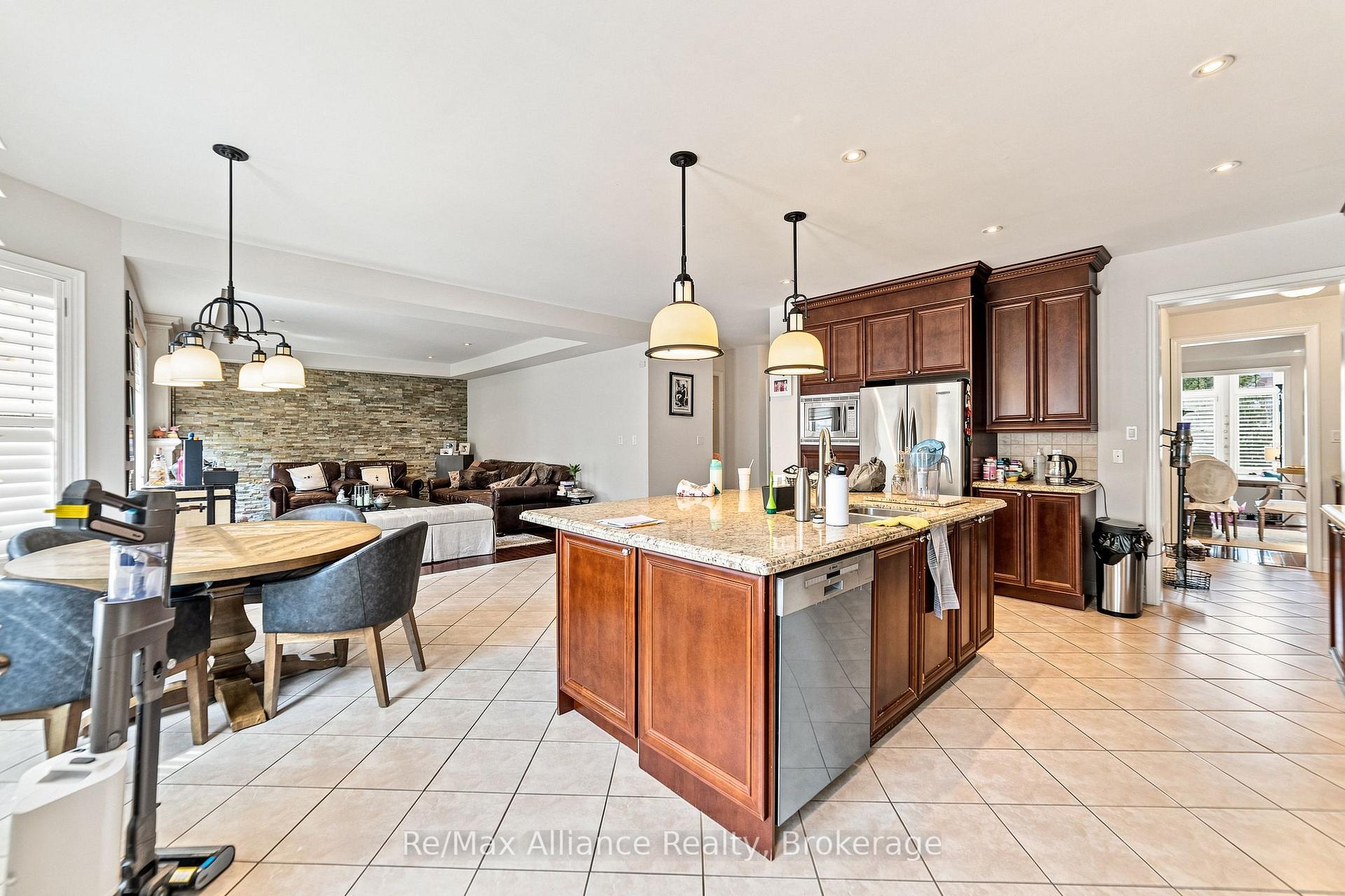 Photo 12 of 2404 Rideau Drive, Oakville, Joshua Creek — HOMEH