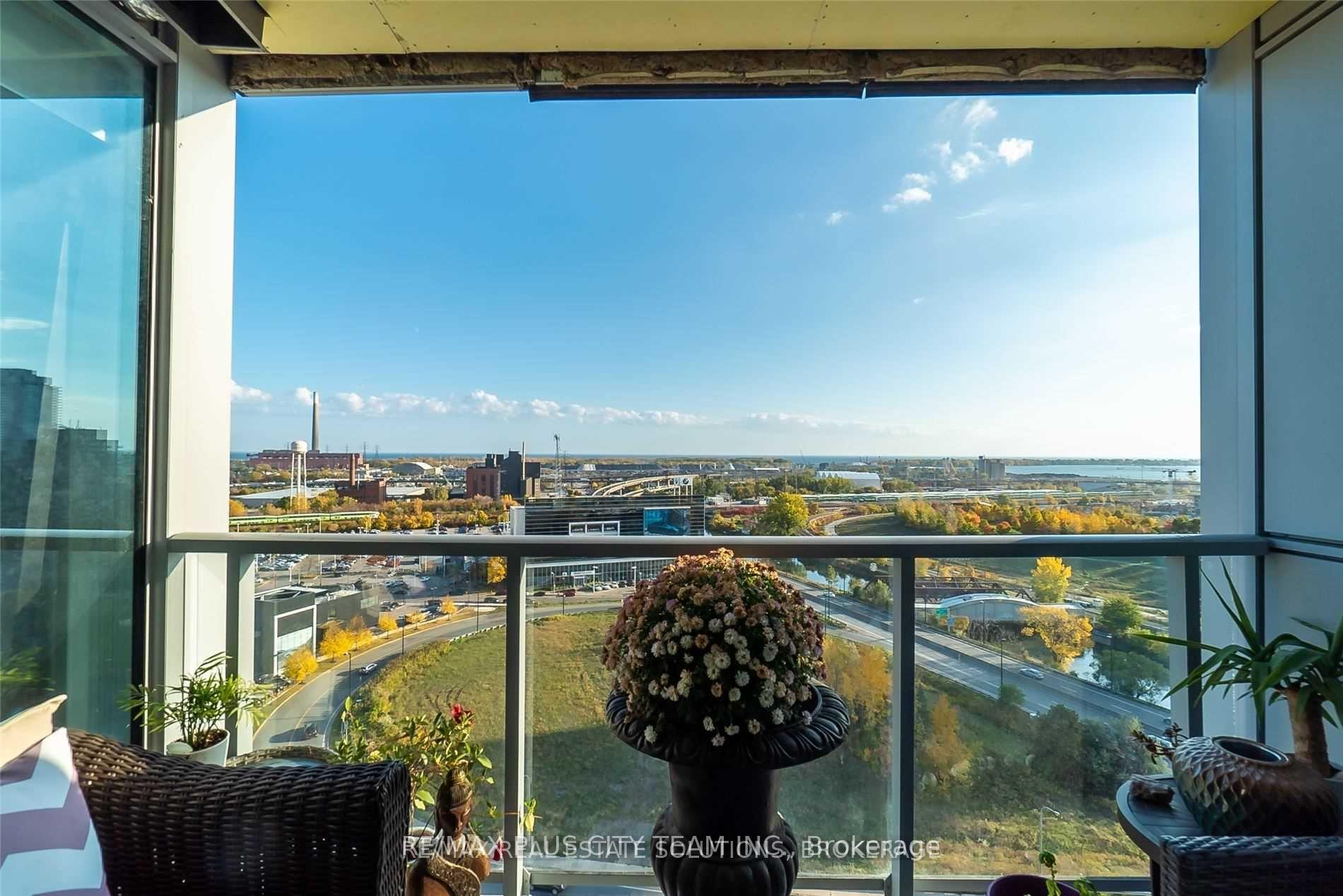 Photo 11 of Unit 1405, 15 Baseball Place, Toronto, South Riverdale — HOMEH