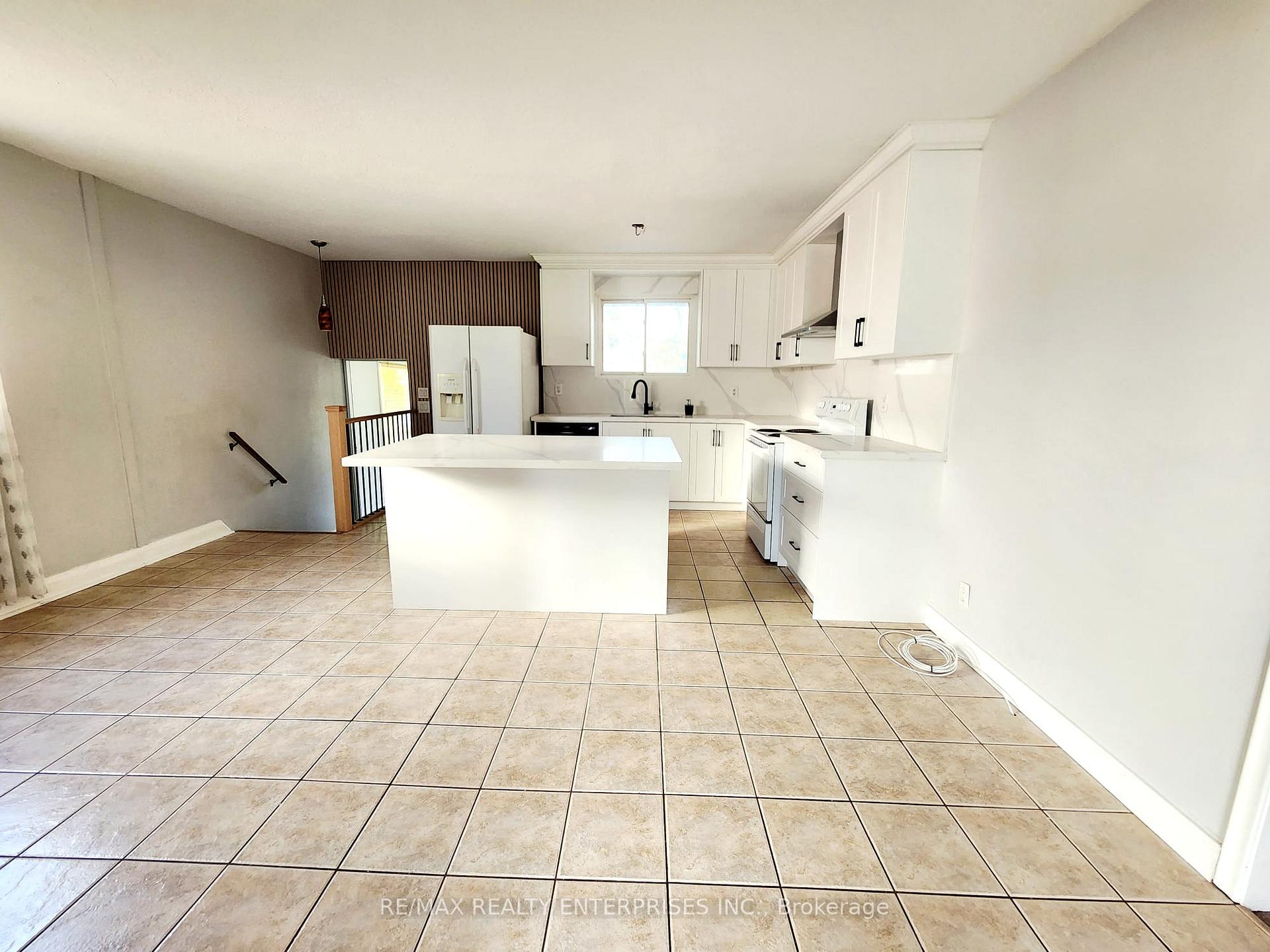 Photo 7 of Unit Main, 557 Stirling Avenue S, Kitchener, Southdale — HOMEH