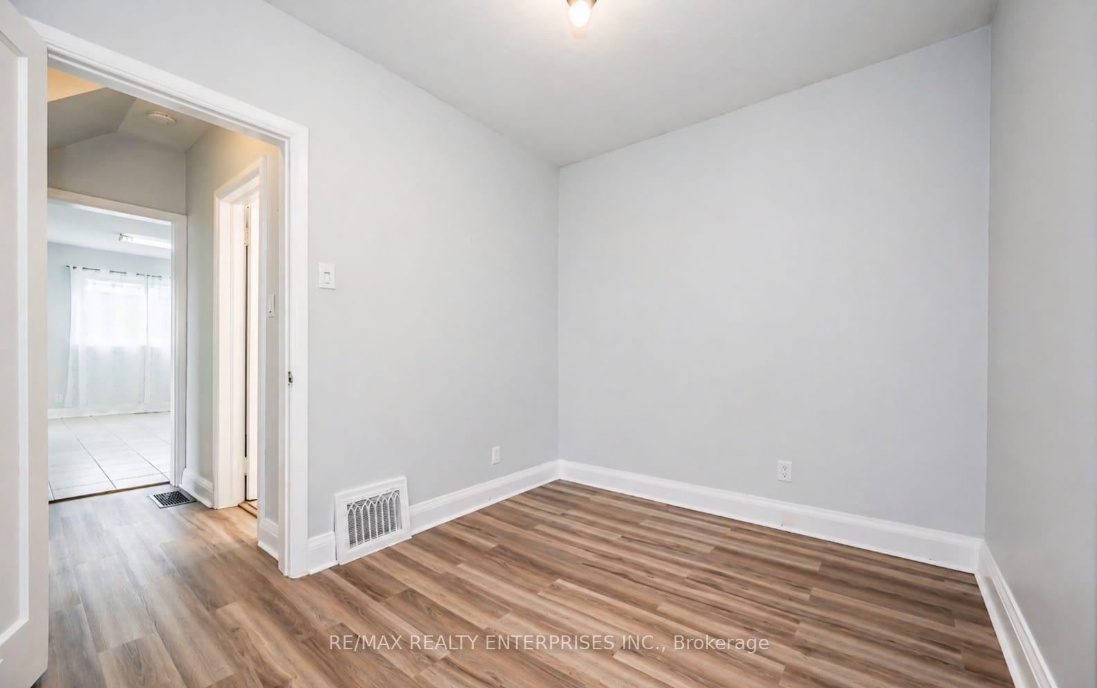 Photo 11 of Unit Main, 557 Stirling Avenue S, Kitchener, Southdale — HOMEH