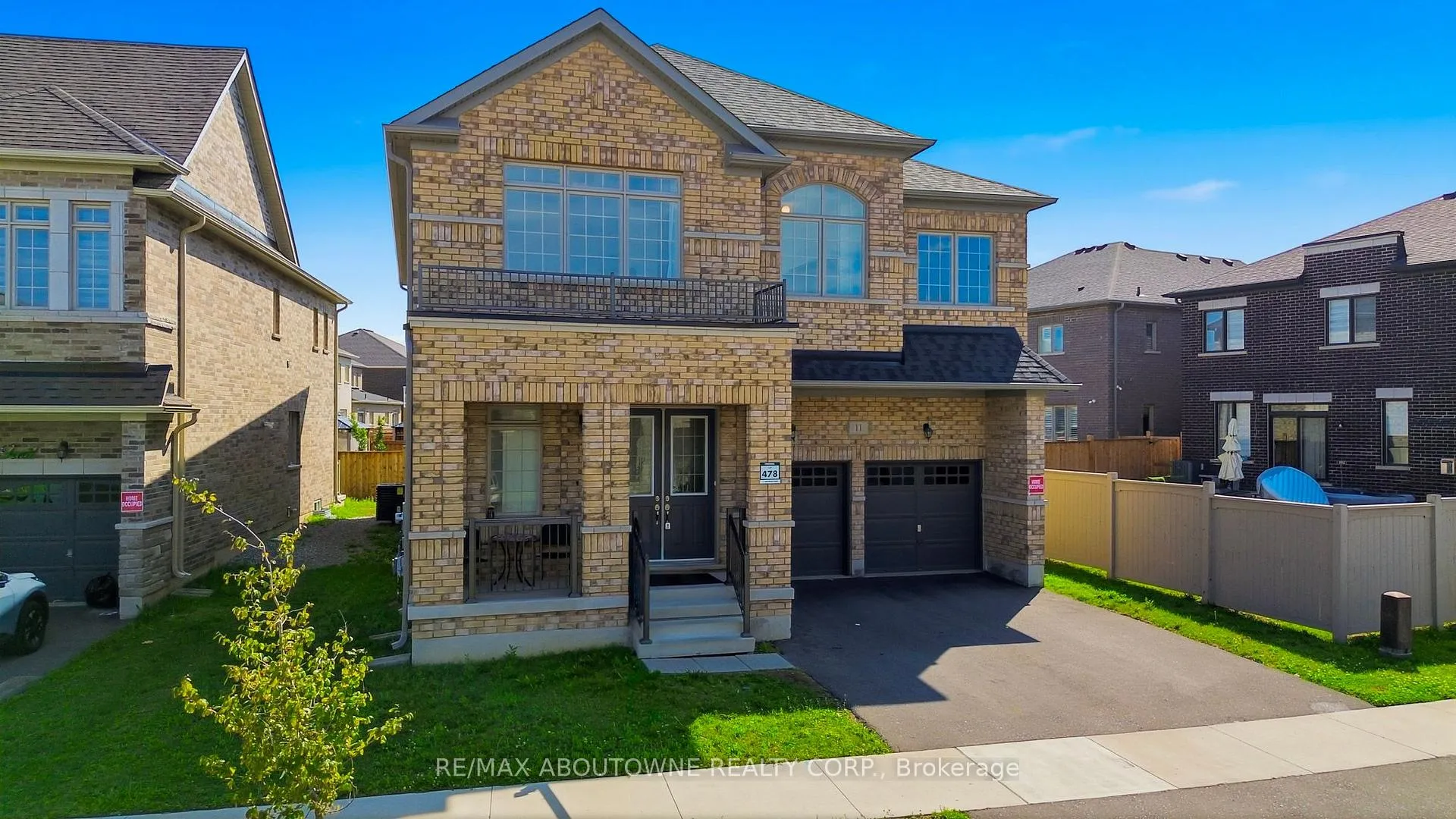 Photo 2 of 11 Grierson Trail, Hamilton, Waterdown — HOMEH
