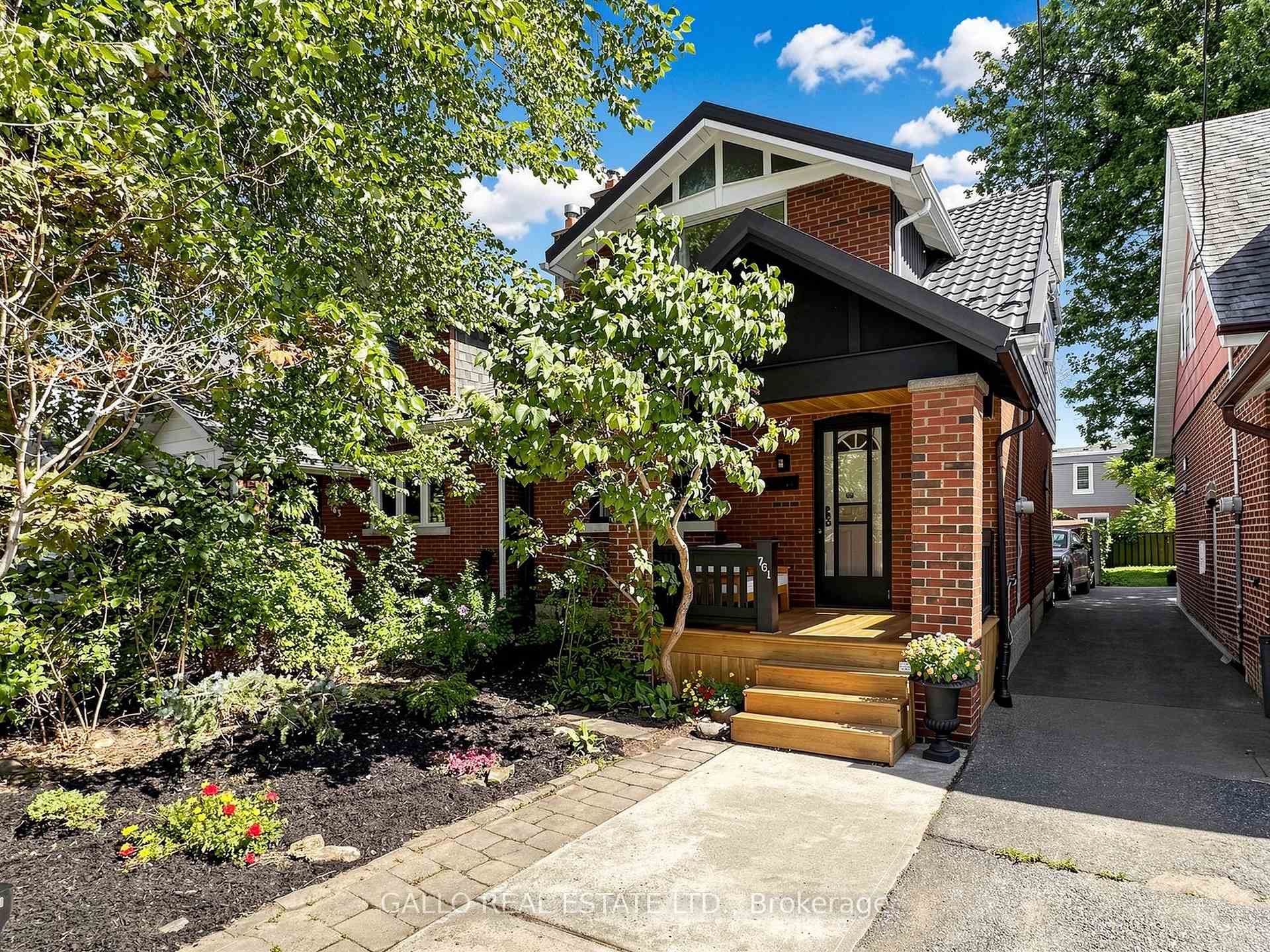 Photo 3 of 761 Sammon Avenue S, Toronto, Danforth Village-East York — HOMEH