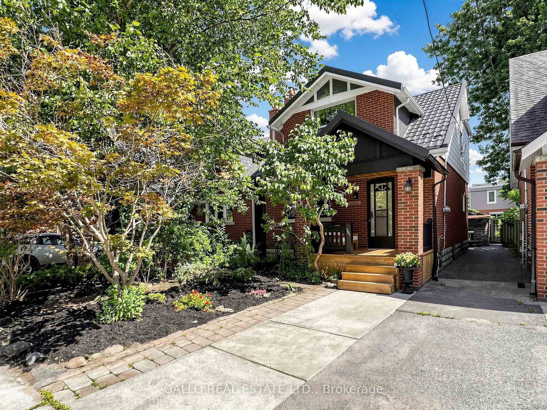Photo 4 of 761 Sammon Avenue S, Toronto, Danforth Village-East York — HOMEH