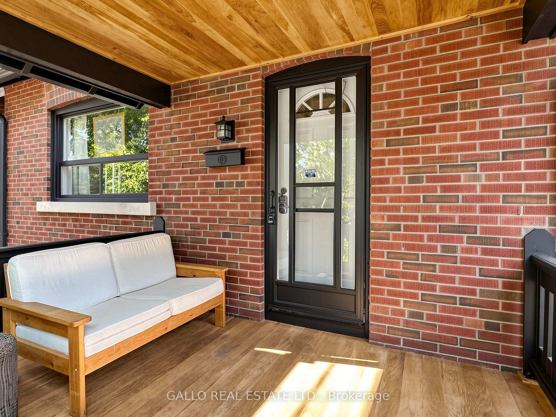 Photo 5 of 761 Sammon Avenue S, Toronto, Danforth Village-East York — HOMEH