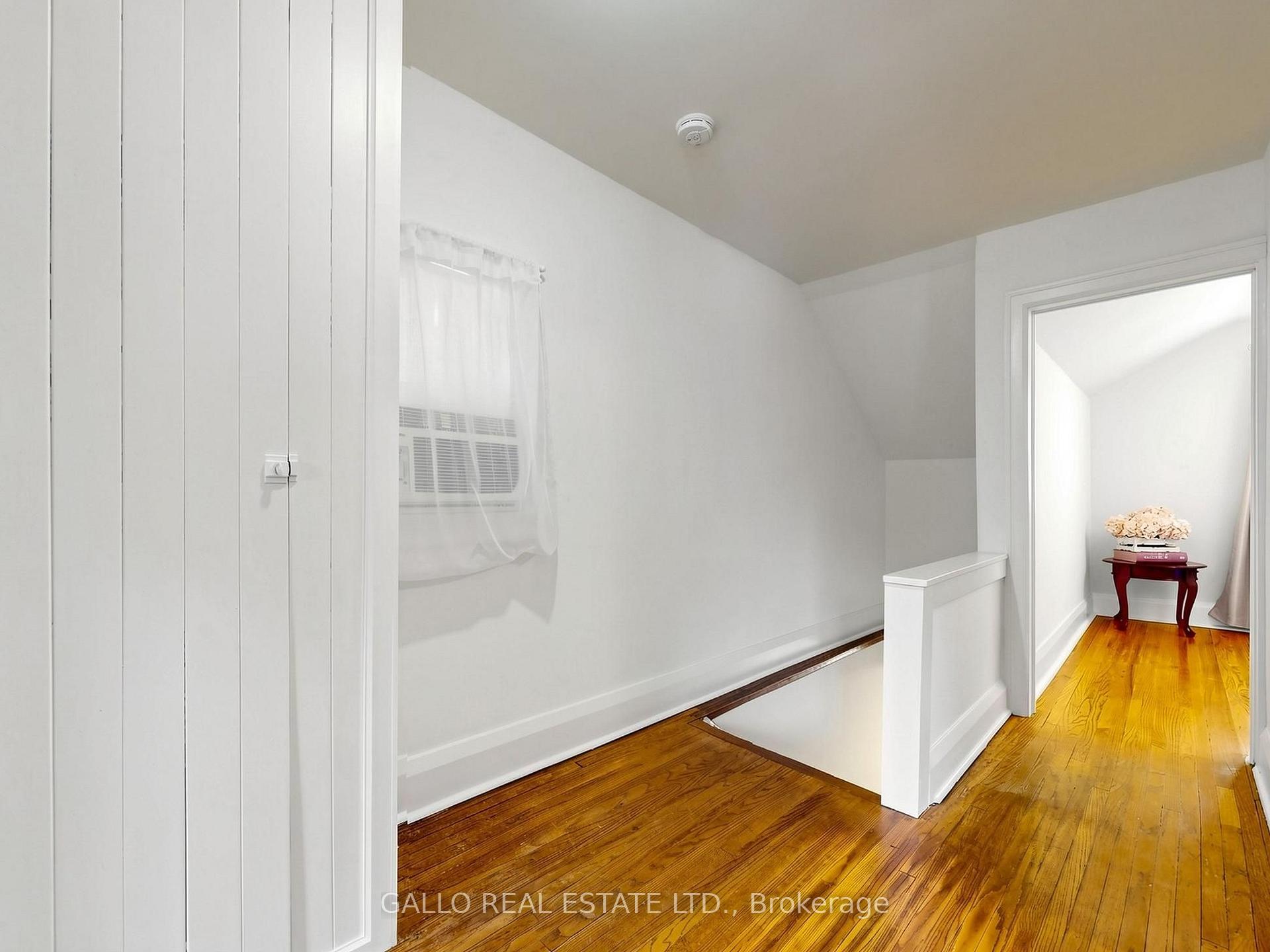 Photo 21 of 761 Sammon Avenue S, Toronto, Danforth Village-East York — HOMEH