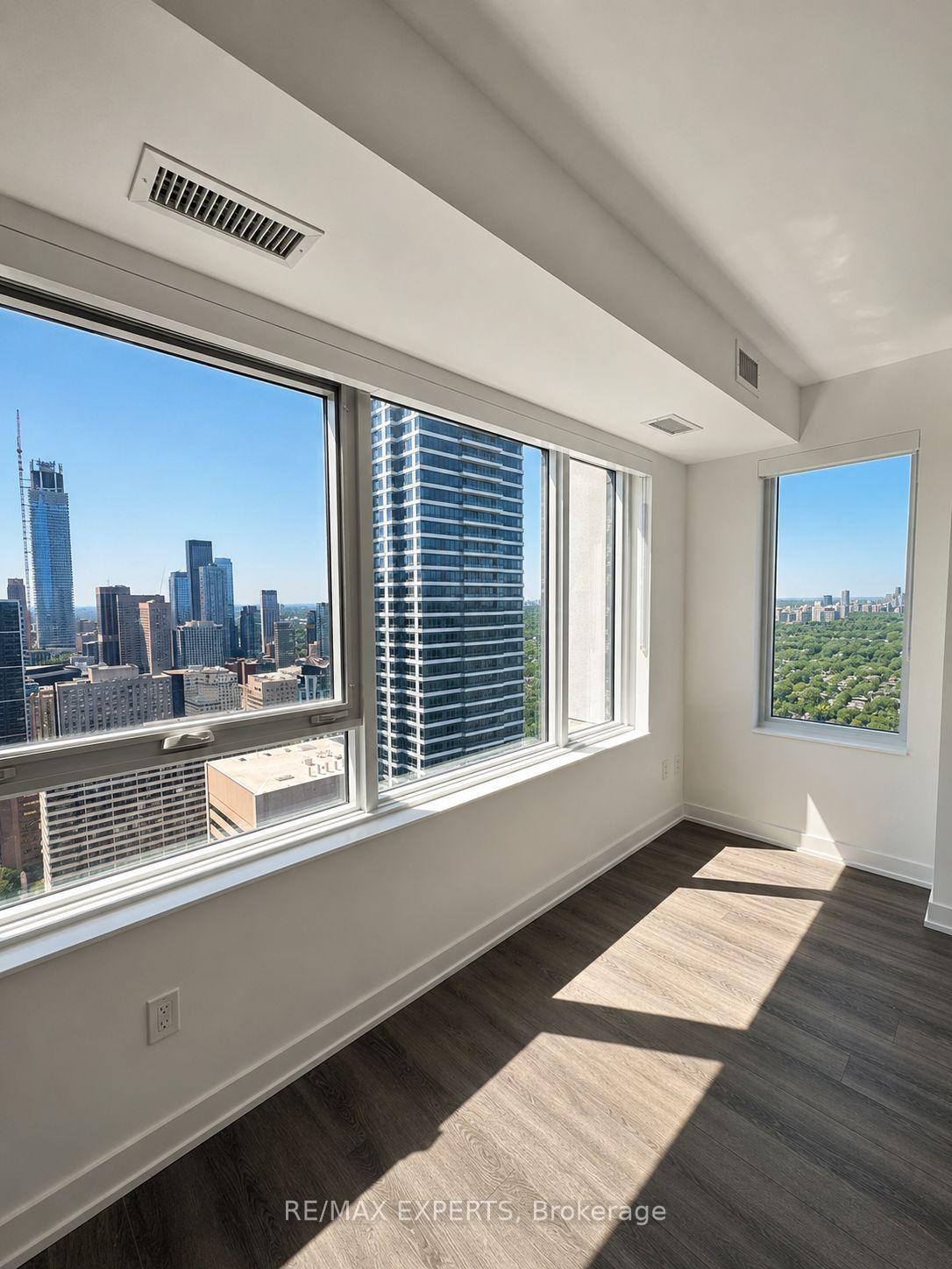 Photo 3 of Unit 4304, 609 Shelbourne Street, Toronto, North St. James Town — HOMEH