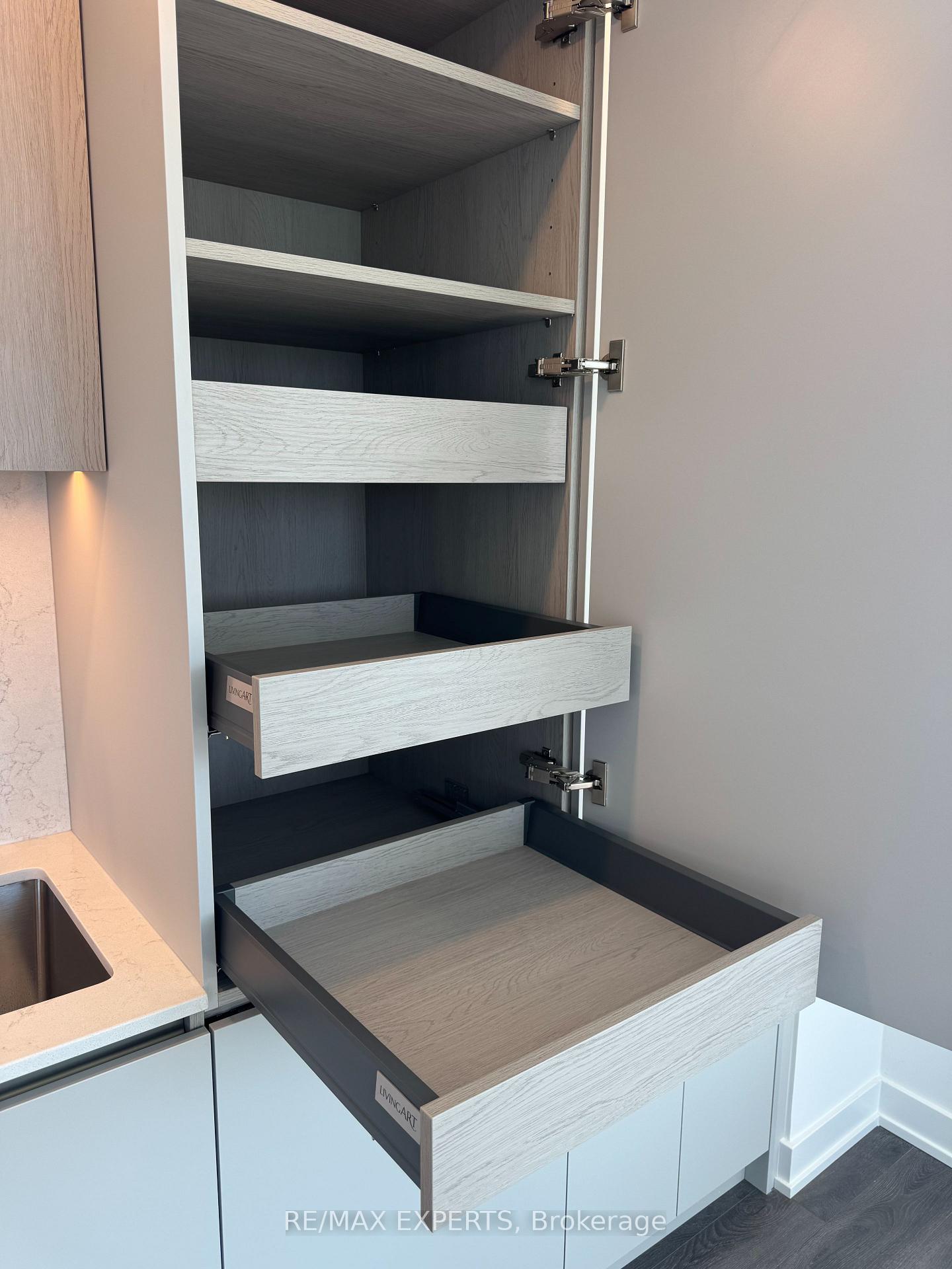 Photo 7 of Unit 4304, 609 Shelbourne Street, Toronto, North St. James Town — HOMEH
