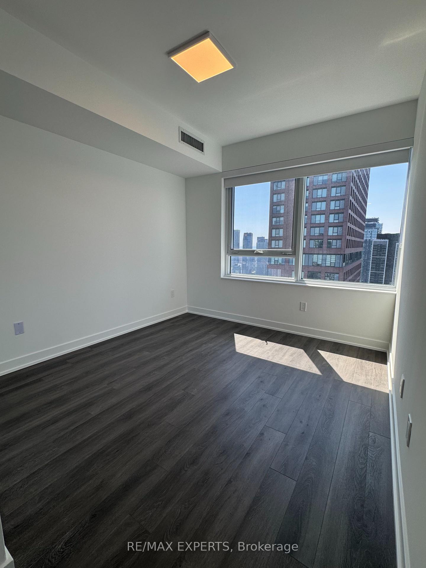 Photo 9 of Unit 4304, 609 Shelbourne Street, Toronto, North St. James Town — HOMEH