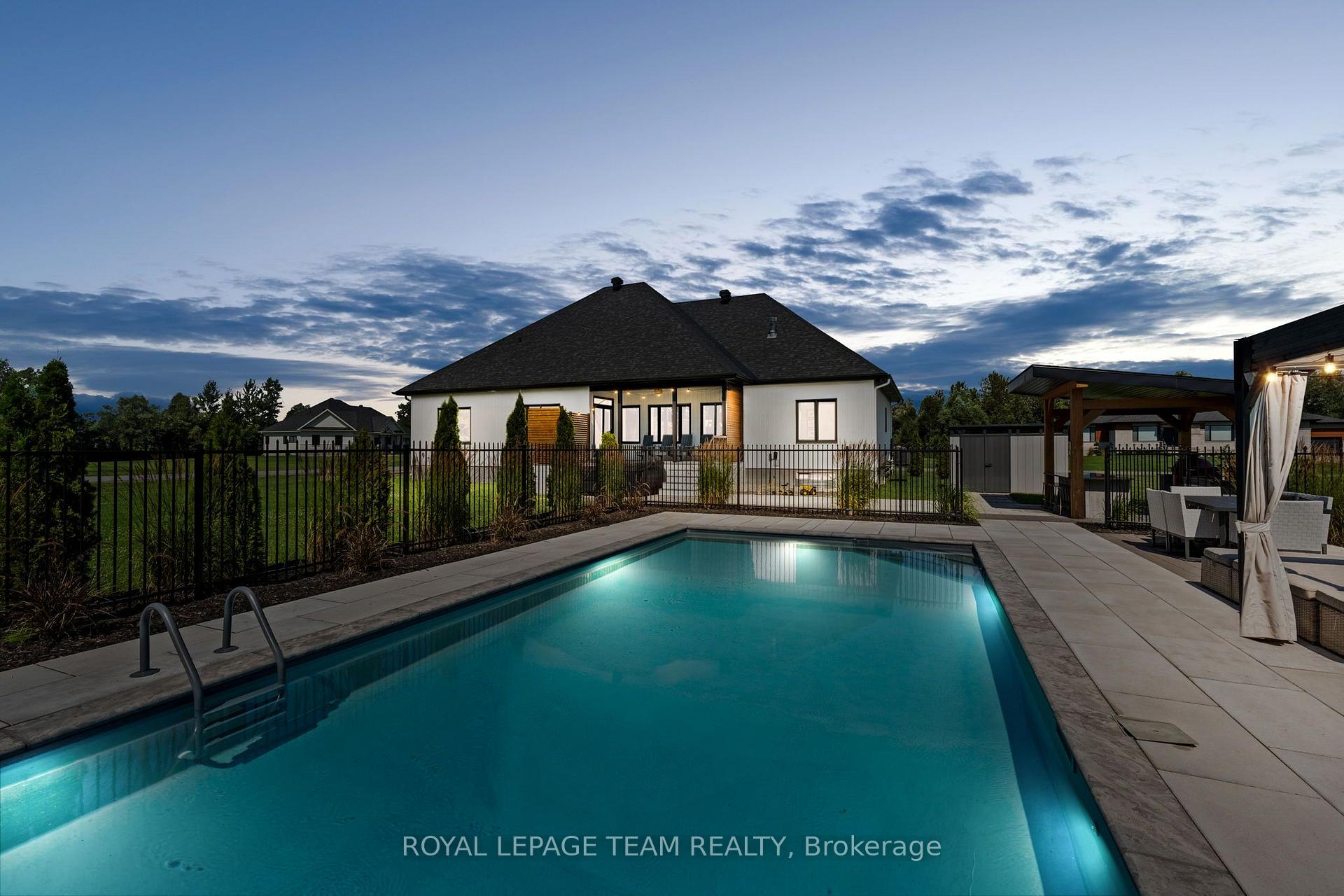 Photo 40 of 200 Summerview Terrace, Ottawa, Greely — HOMEH