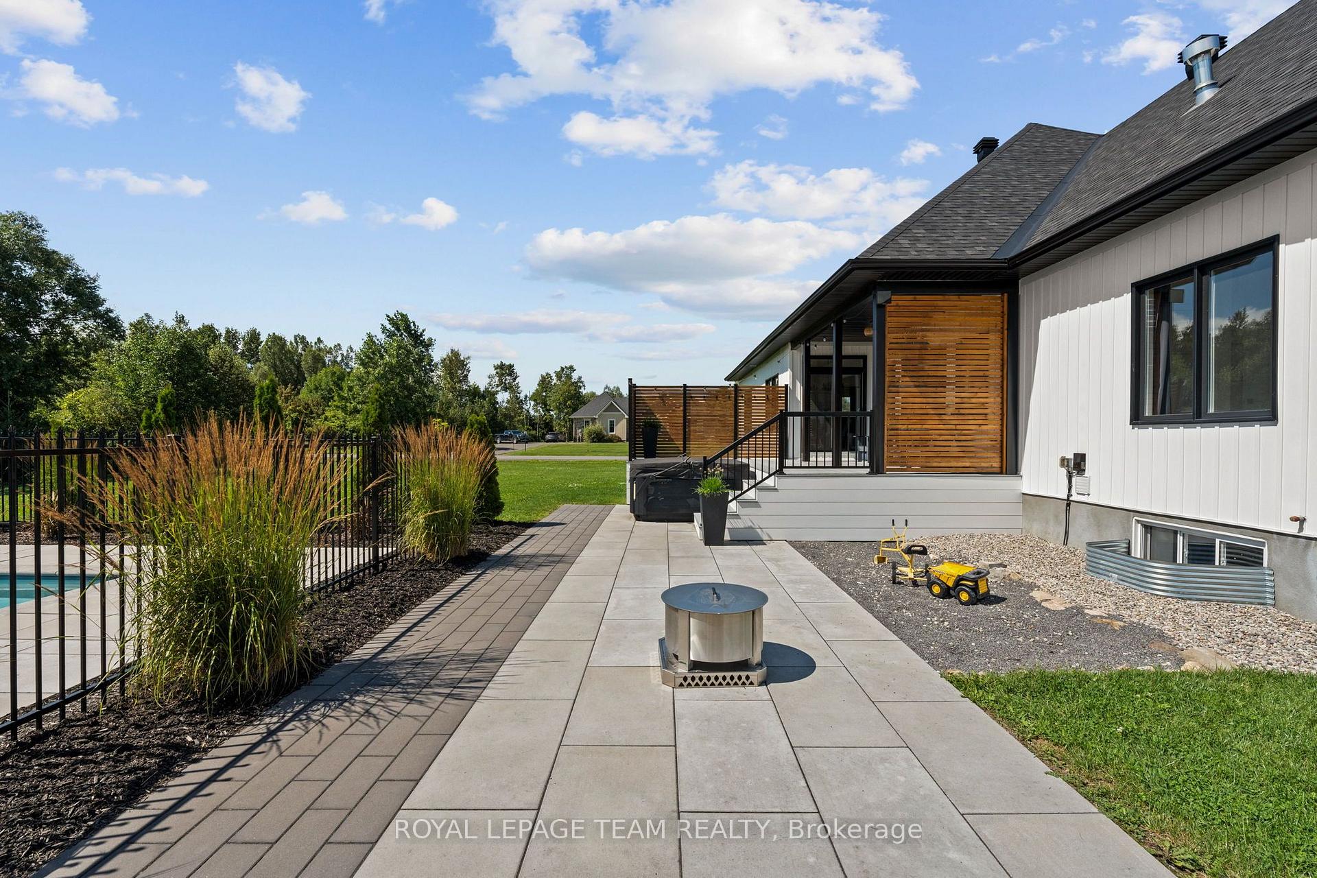Photo 43 of 200 Summerview Terrace, Ottawa, Greely — HOMEH