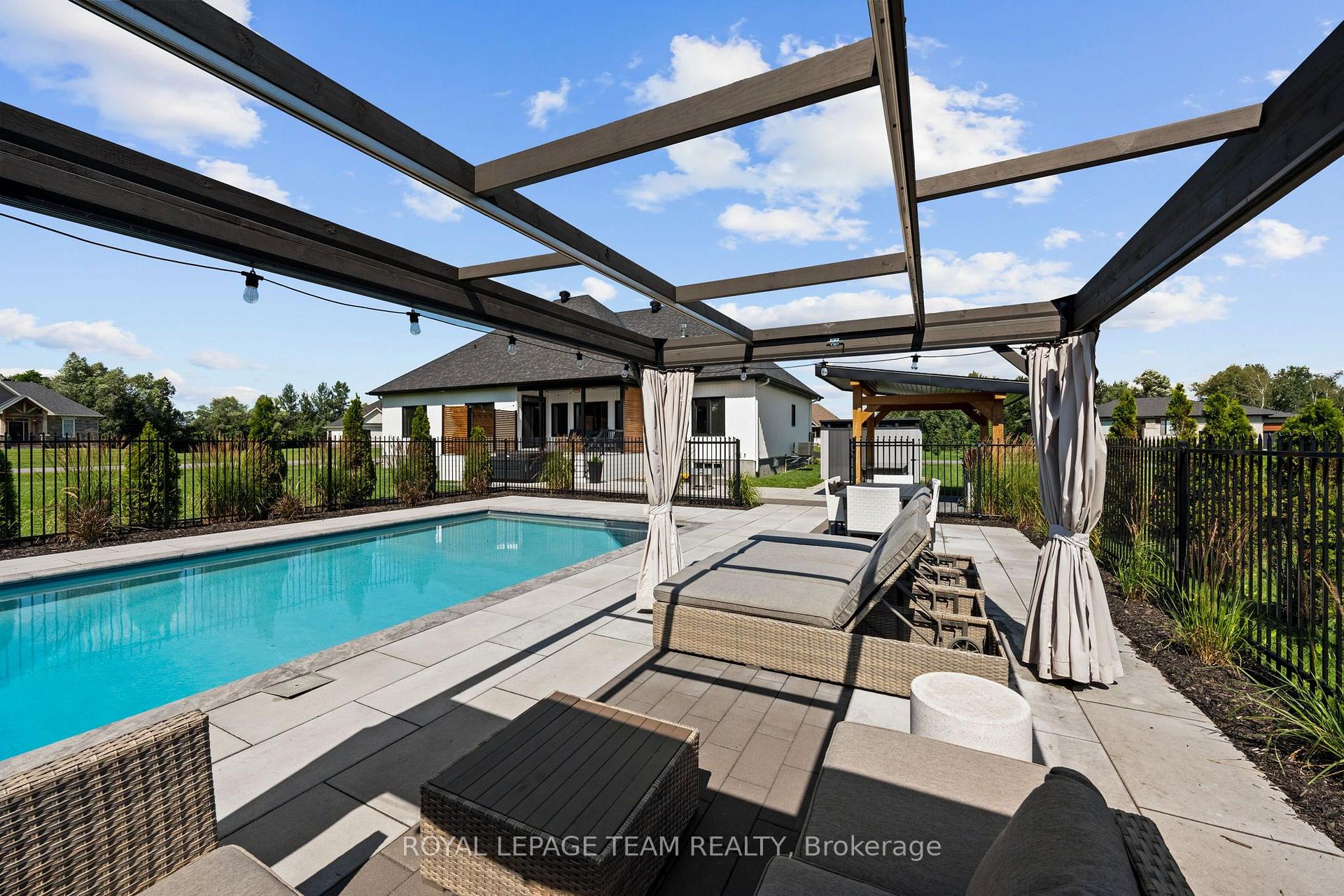 Photo 45 of 200 Summerview Terrace, Ottawa, Greely — HOMEH