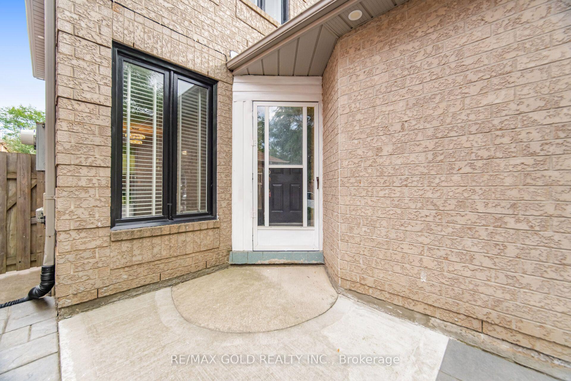 Photo 4 of 53 Cedarwood Crescent, Brampton, Brampton West — HOMEH