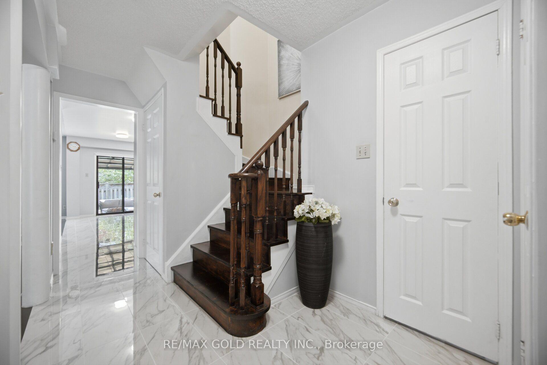 Photo 6 of 53 Cedarwood Crescent, Brampton, Brampton West — HOMEH