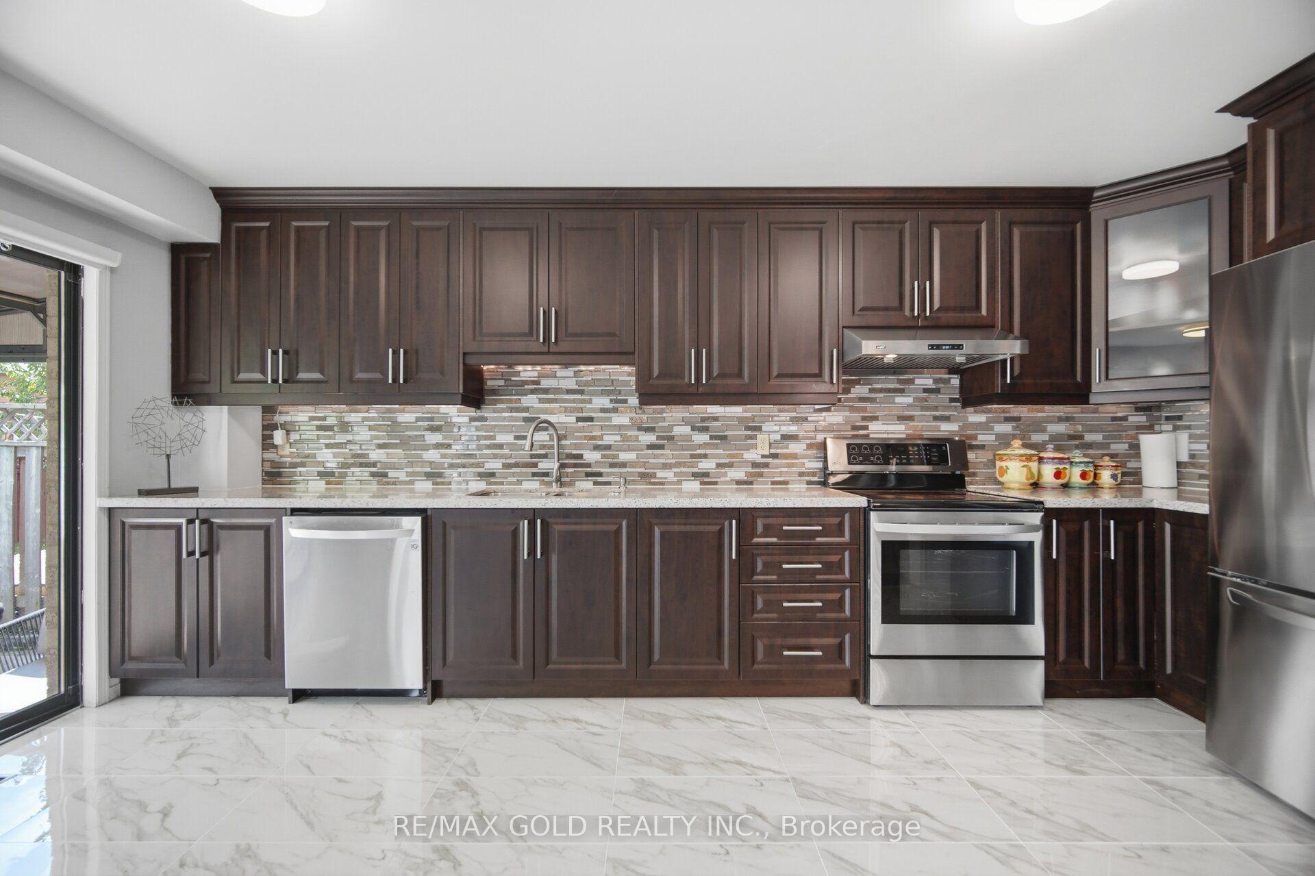 Photo 14 of 53 Cedarwood Crescent, Brampton, Brampton West — HOMEH