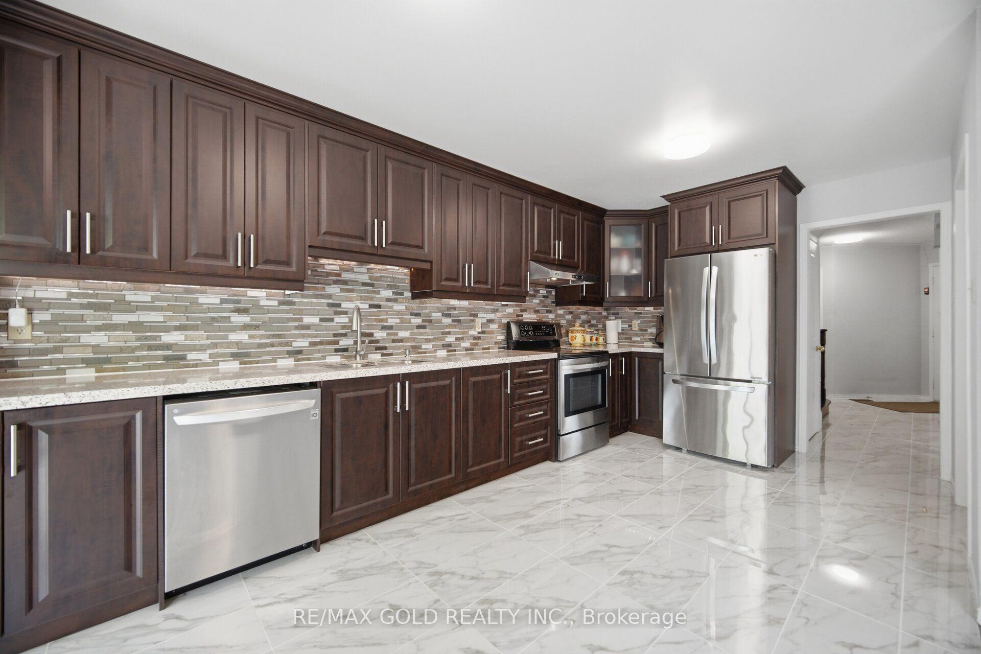 Photo 15 of 53 Cedarwood Crescent, Brampton, Brampton West — HOMEH