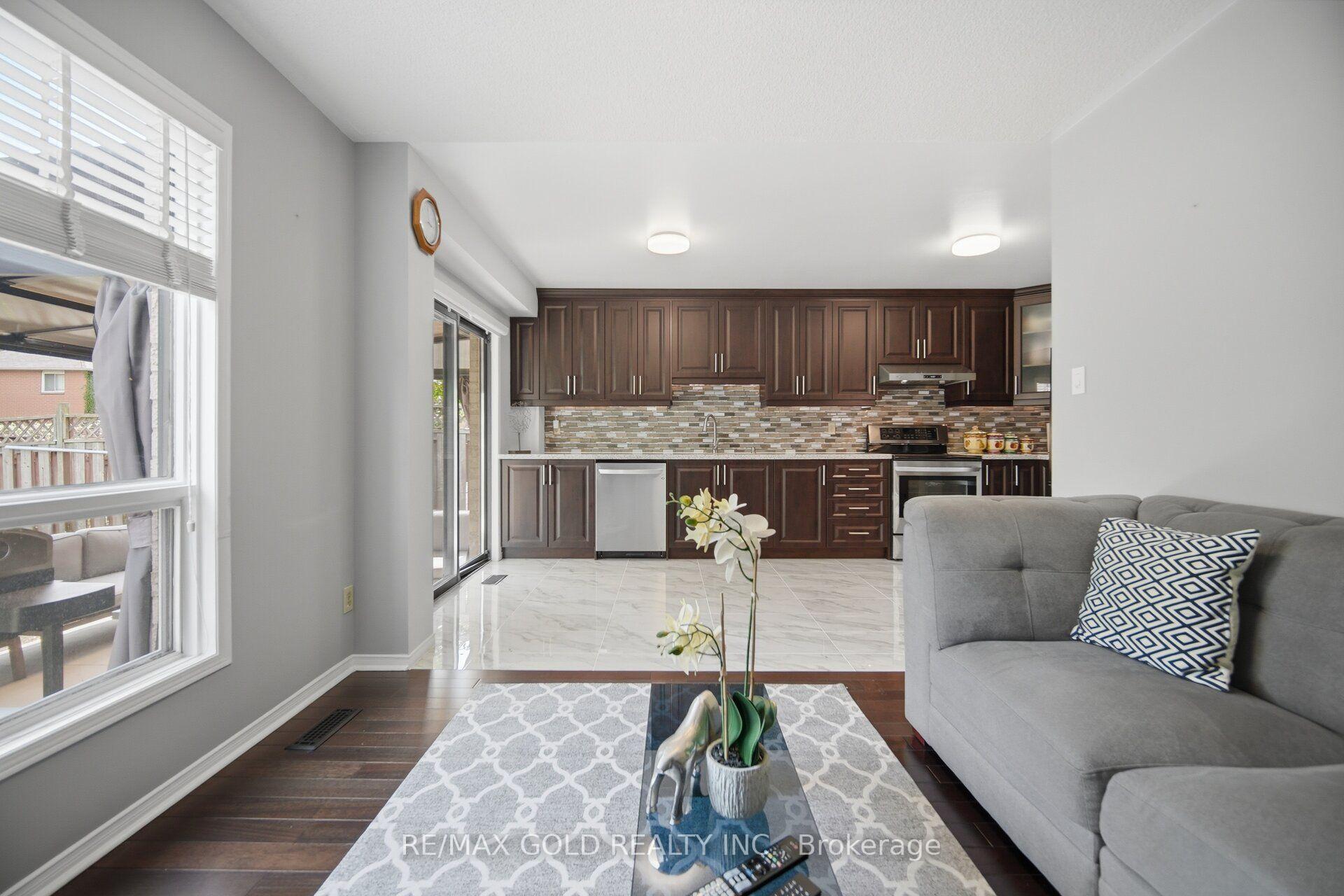Photo 17 of 53 Cedarwood Crescent, Brampton, Brampton West — HOMEH