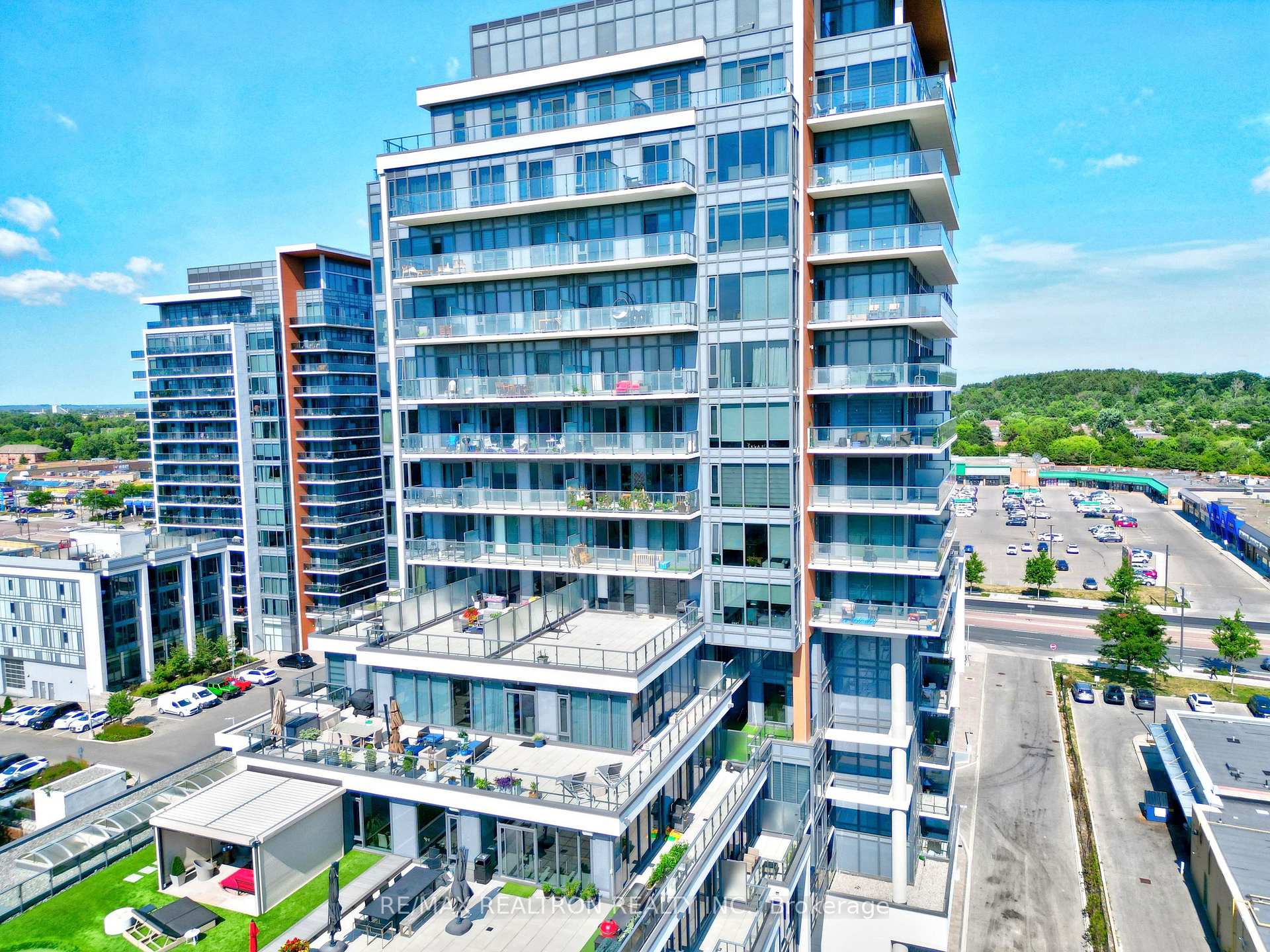 Front of Unit 801, 9618 Yonge Street